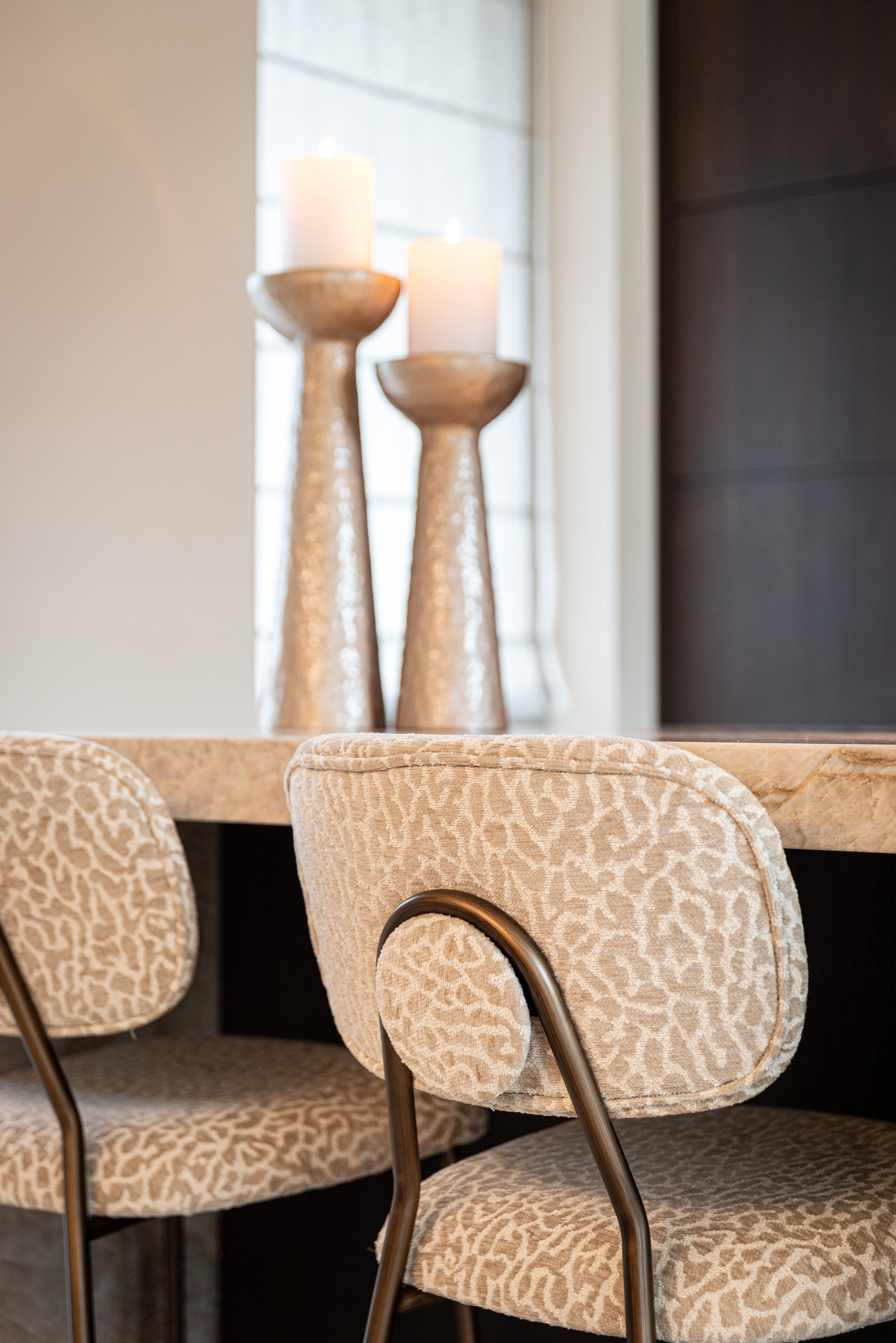 Richmond Barstoel 'Xenia' Leopard stof, kleur Beige (zithoogte 66cm)