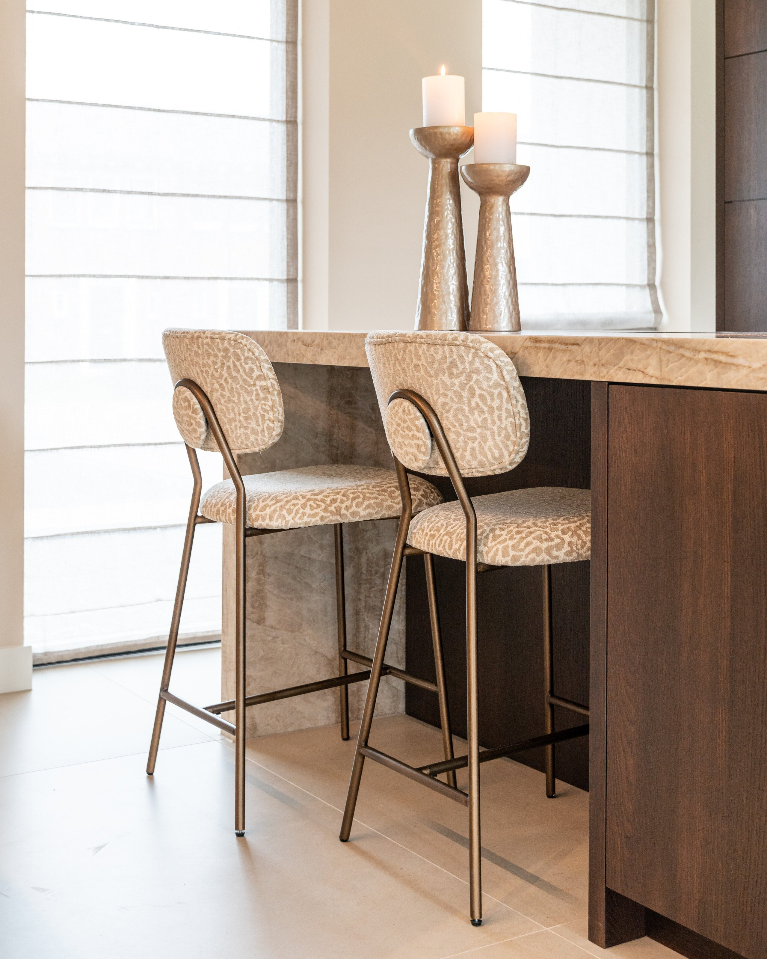 Richmond Barstoel 'Xenia' Leopard stof, kleur Beige (zithoogte 66cm)