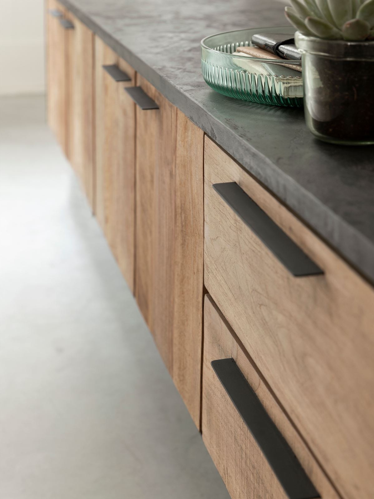 DTP Home Zwevend TV-meubel 'Soho' Teakhout en betonlook, 230cm