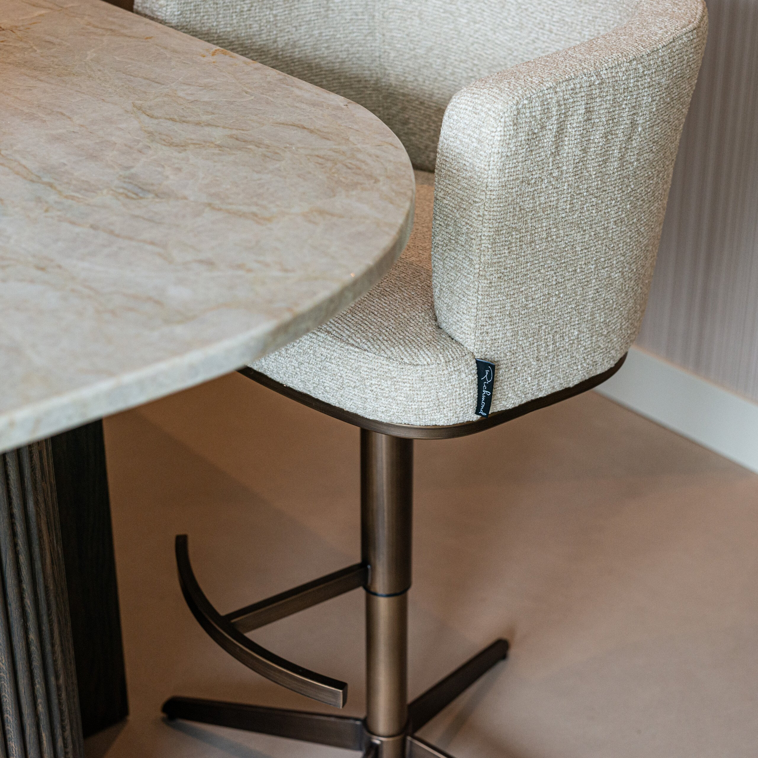 Richmond Barstoel 'Cheyenne' Bouclé (zithoogte 67cm)