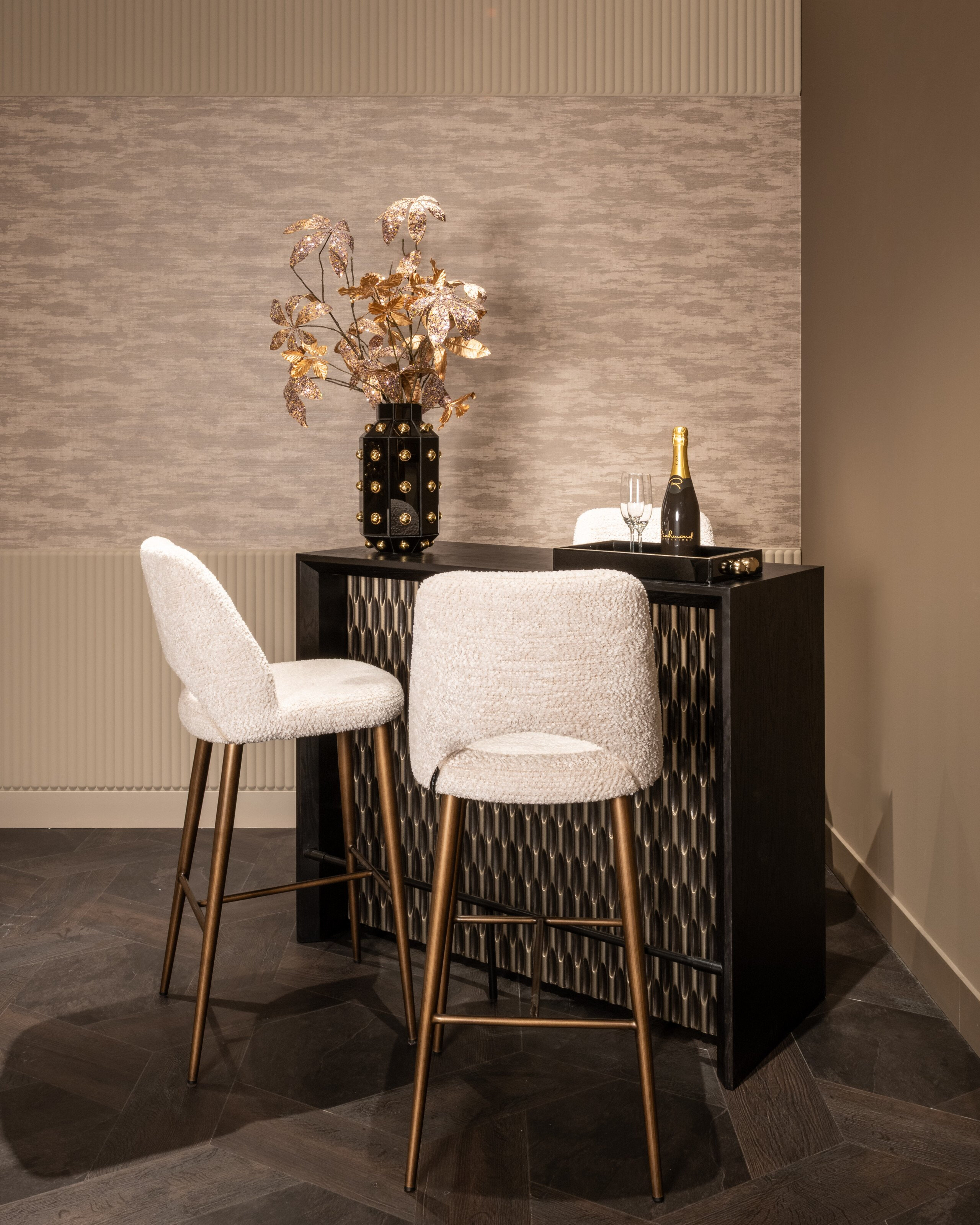 Richmond Barstoel 'Delphine' Chenille, kleur Crème (zithoogte 76cm)