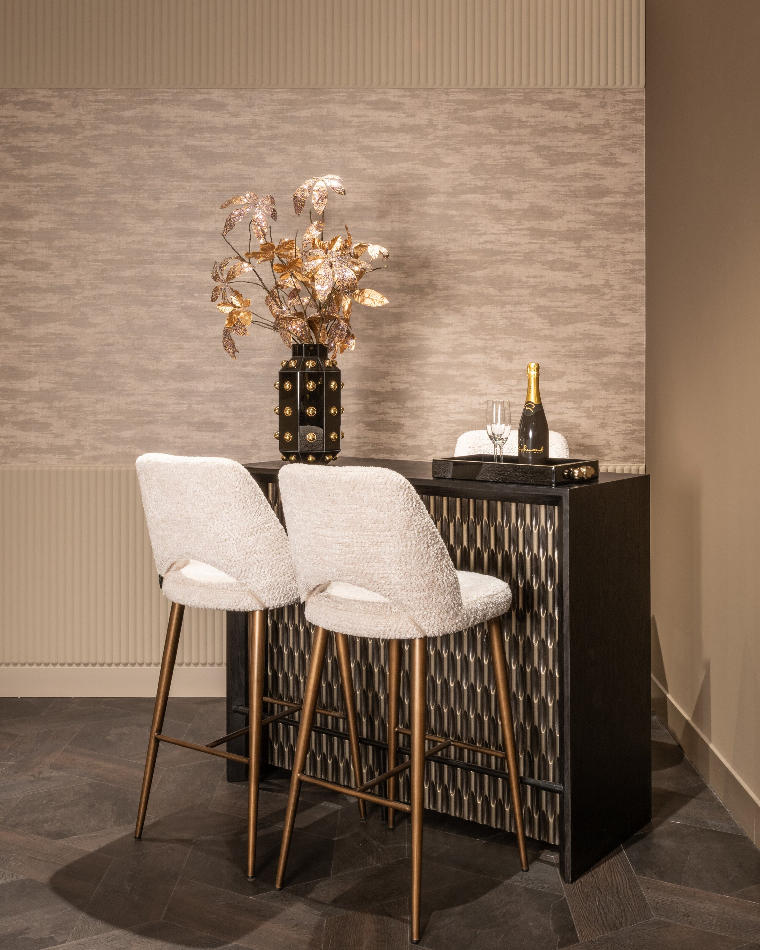 Richmond Barstoel 'Delphine' Chenille, kleur Crème (zithoogte 76cm)