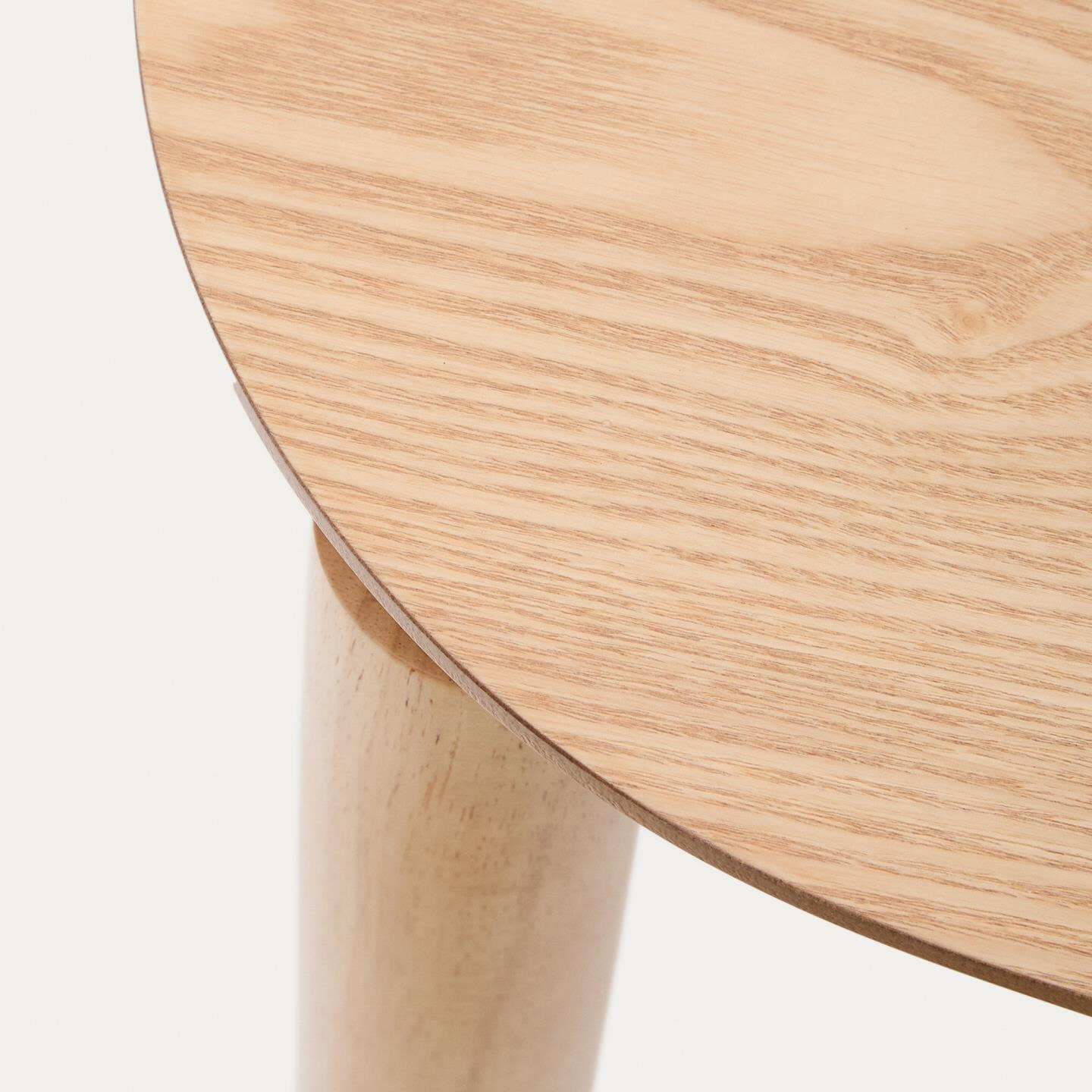 Kave Home Eettafel 'Indara' Essen en rubberhout, 100 x 100cm