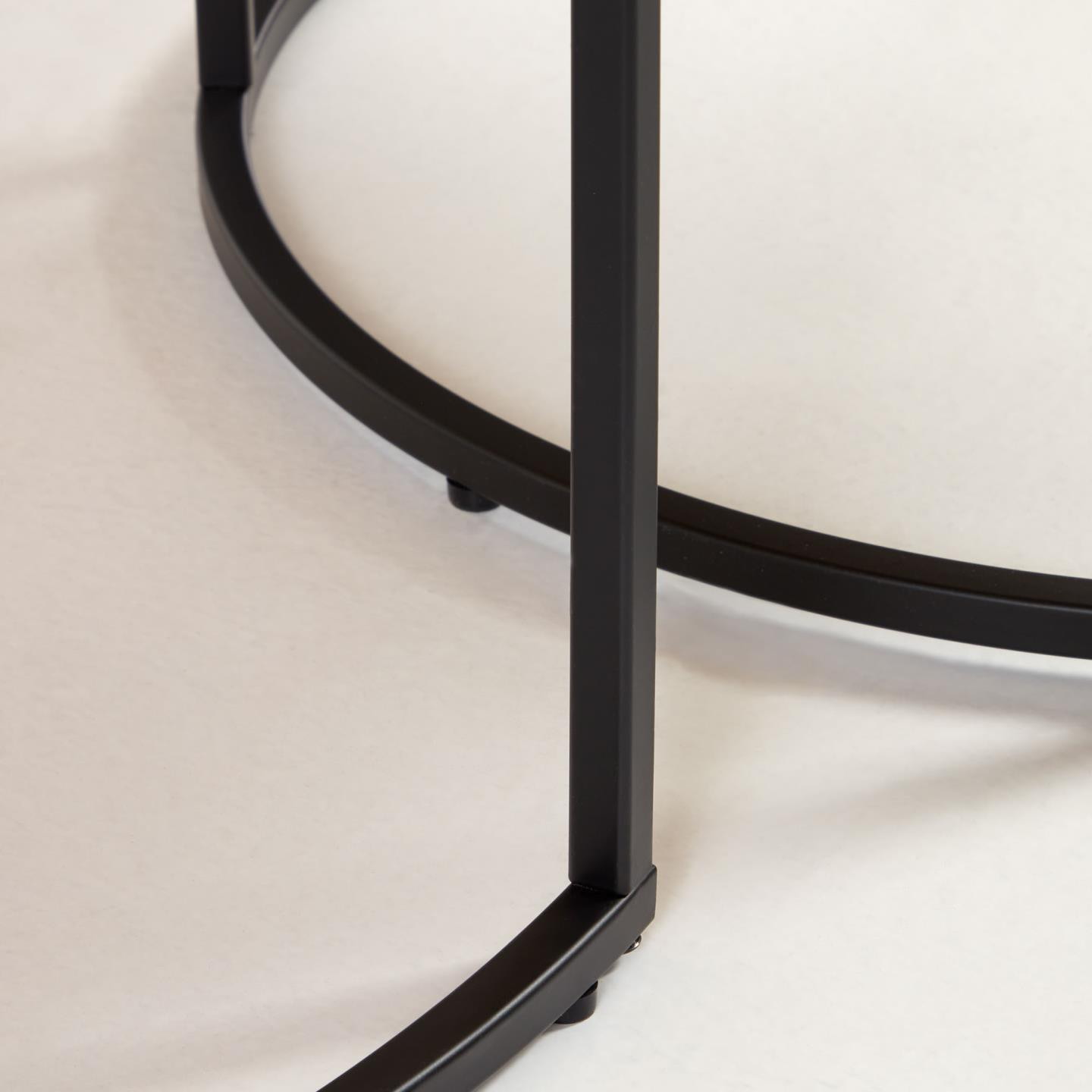 Kave Home Ronde Bijzettafel 'Yoana' Eiken en metaal, Set van 2 stuks, kleur Zwart