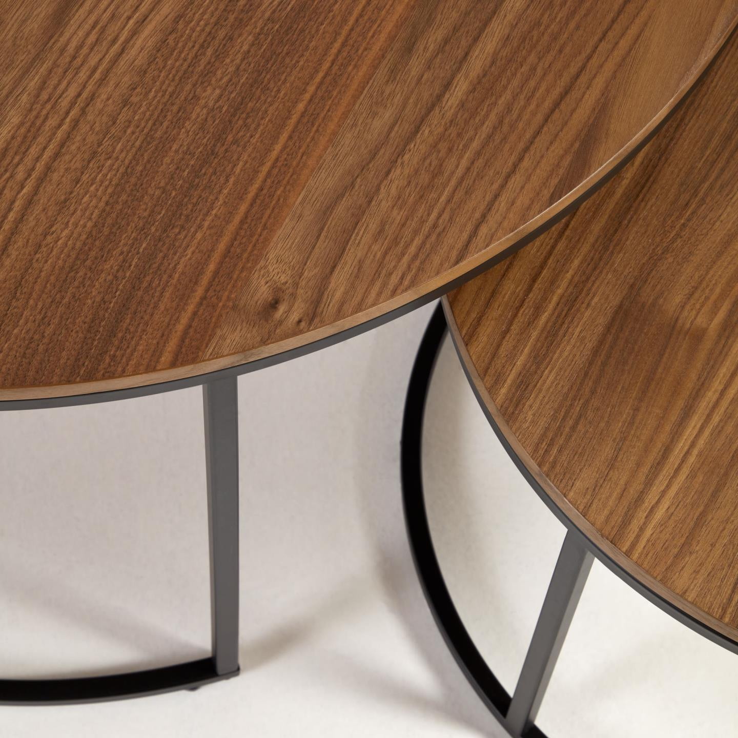 Kave Home Ronde Bijzettafel 'Yoana' Walnoot en metaal, Set van 2 stuks, kleur Bruin