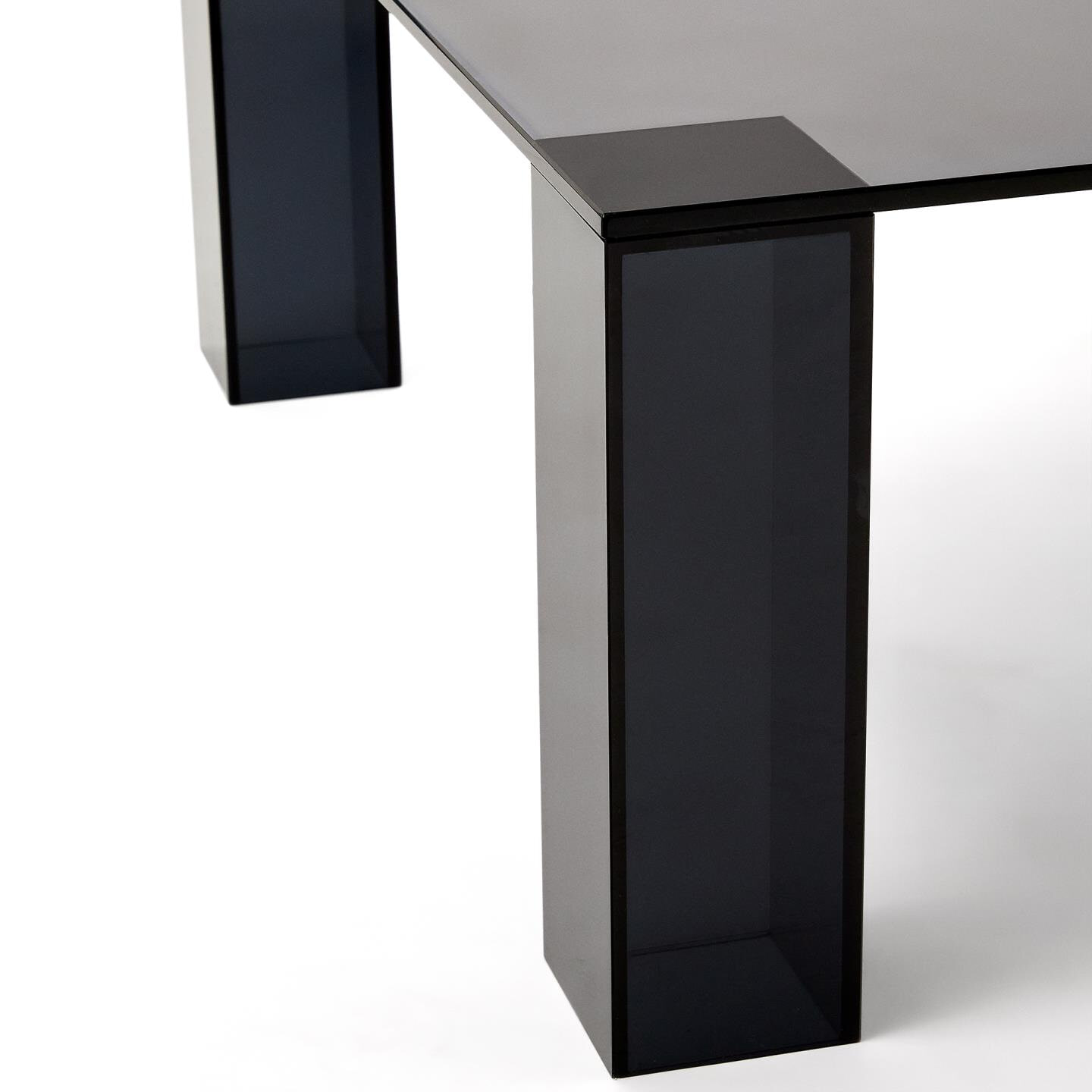 Kave Home Salontafel 'Adularia' Glas, 85 x 85cm, kleur Donkergrijs