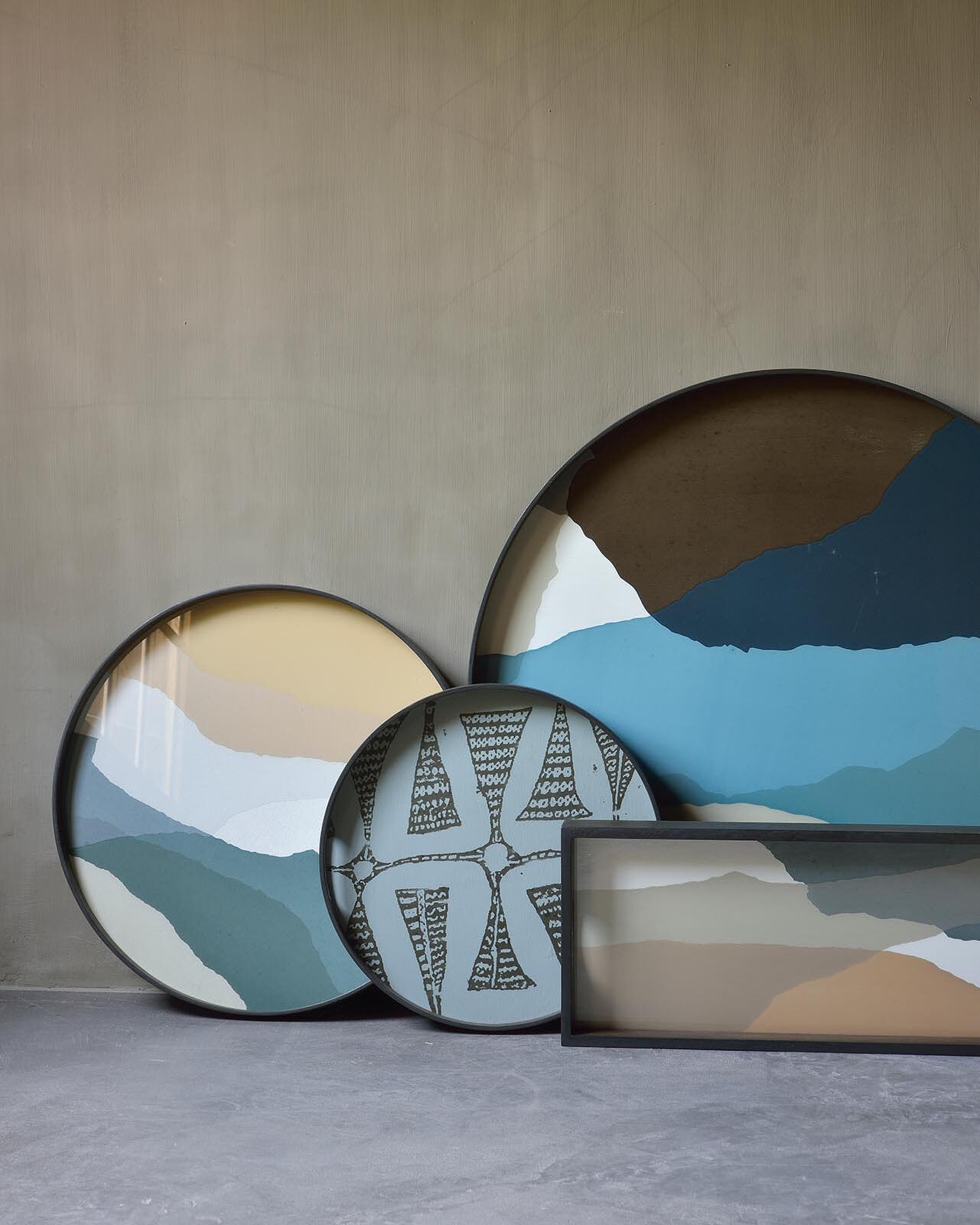 Ethnicraft Rond Dienblad 'Wabi Sabi' 92cm, kleur Graphite