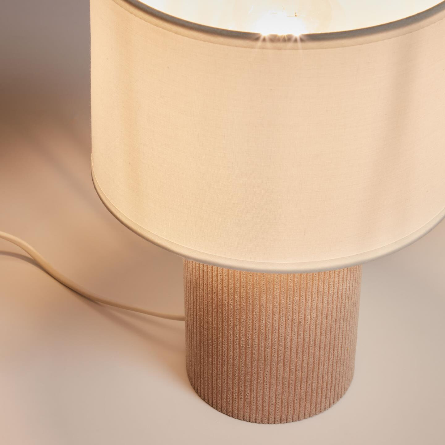 Kave Home Tafellamp 'Bianella' Corduroy, kleur Beige