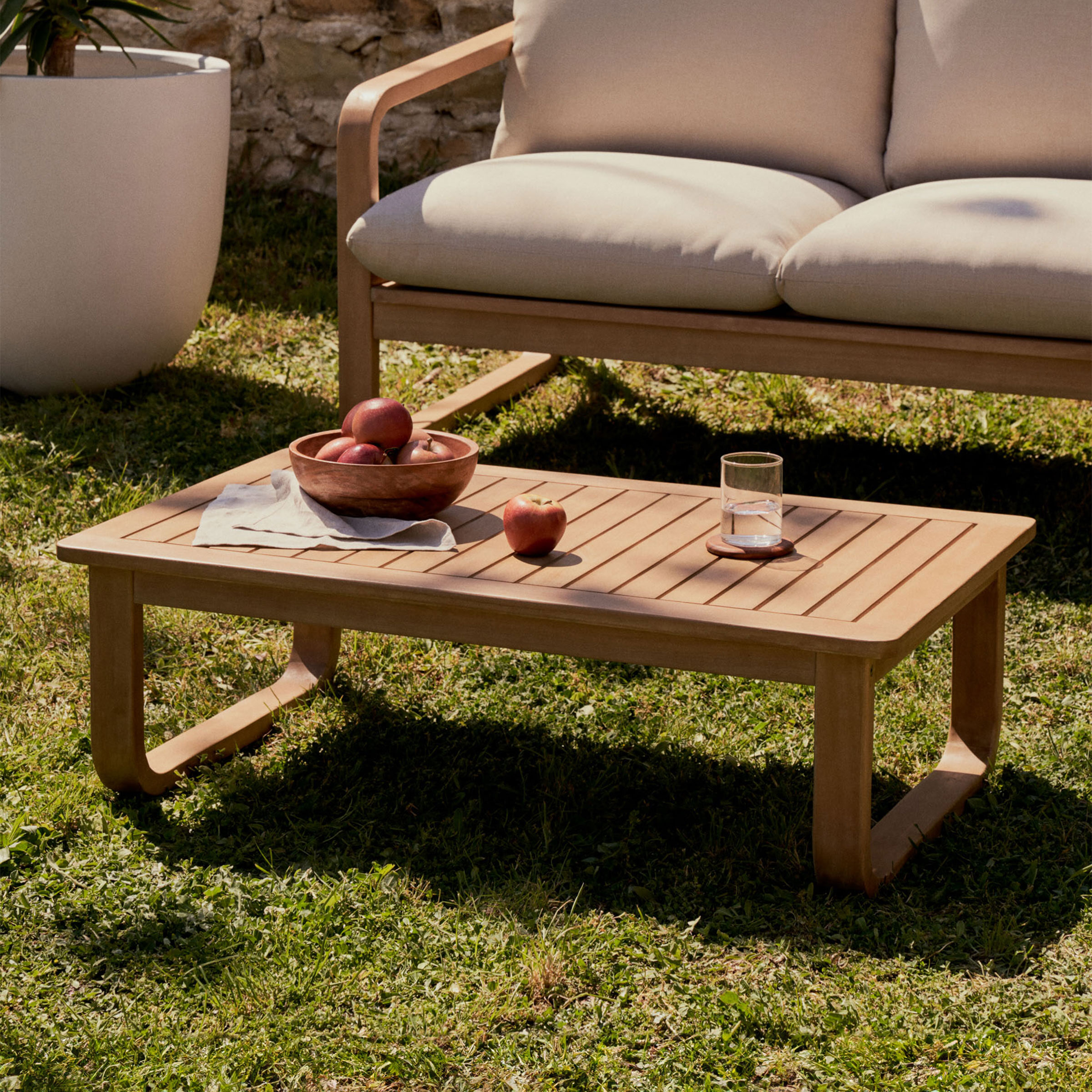 Kave Home Outdoor Salontafel Sacaleta Eucalyptushout, 100 x 60cm - Naturel