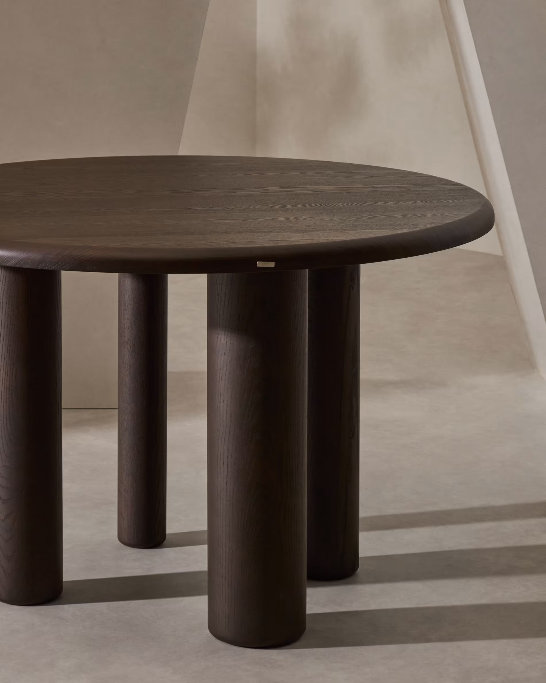 Kave Home Ronde Eettafel 'Mailen' Essen, 120cm, kleur Donkerbruin