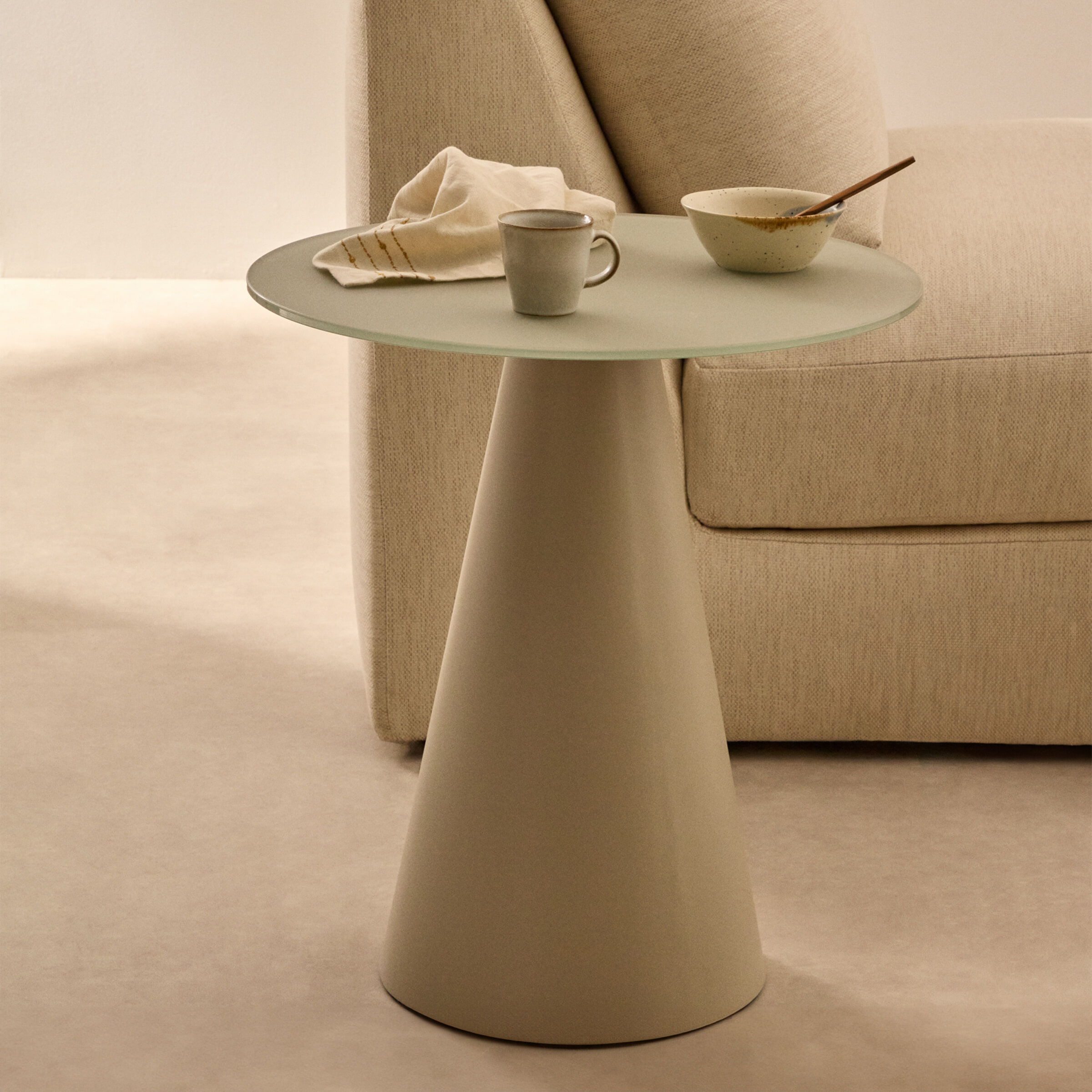 Kave Home Ronde Bijzettafel 'Wilshire' Gehard glas, 50cm