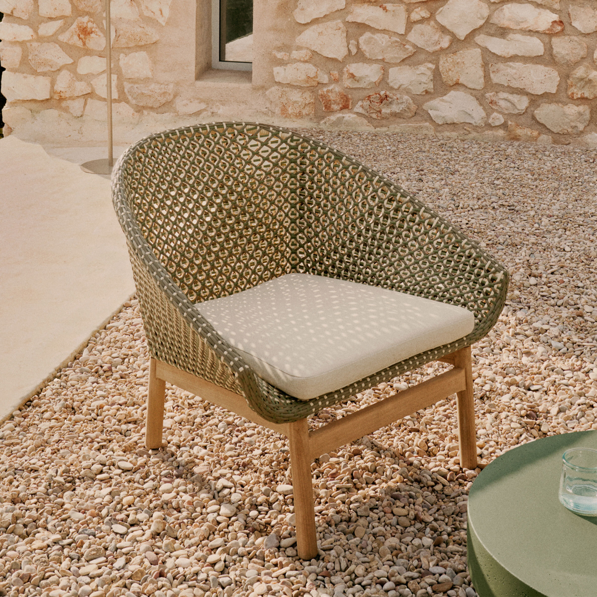 Kave Home Outdoor Fauteuil Olbia Rattan en Teakhout - Groen