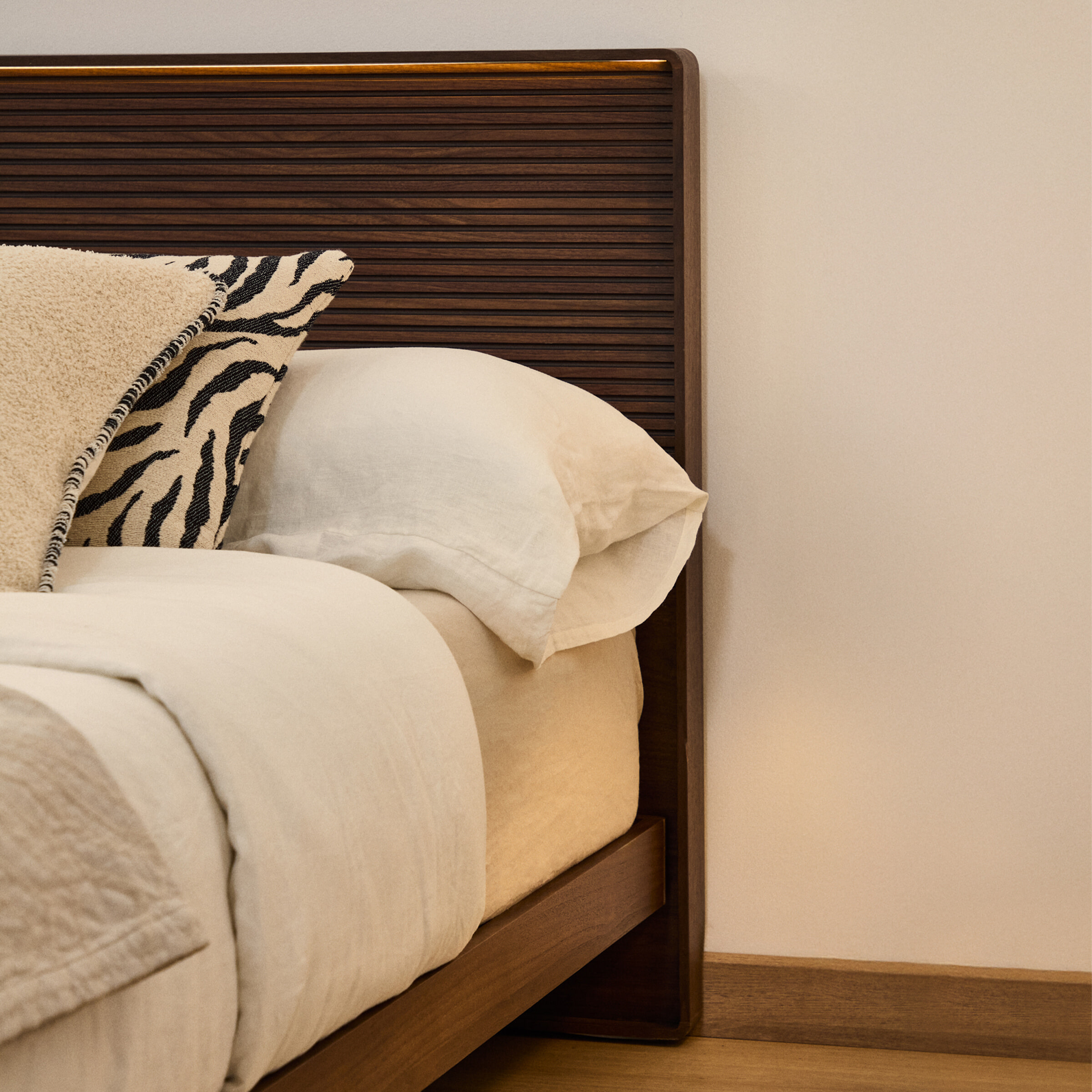 Kave Home Hoofdbord 'Norlen' Met LED-verlichting, Walnootfineer, 180 x 200cm