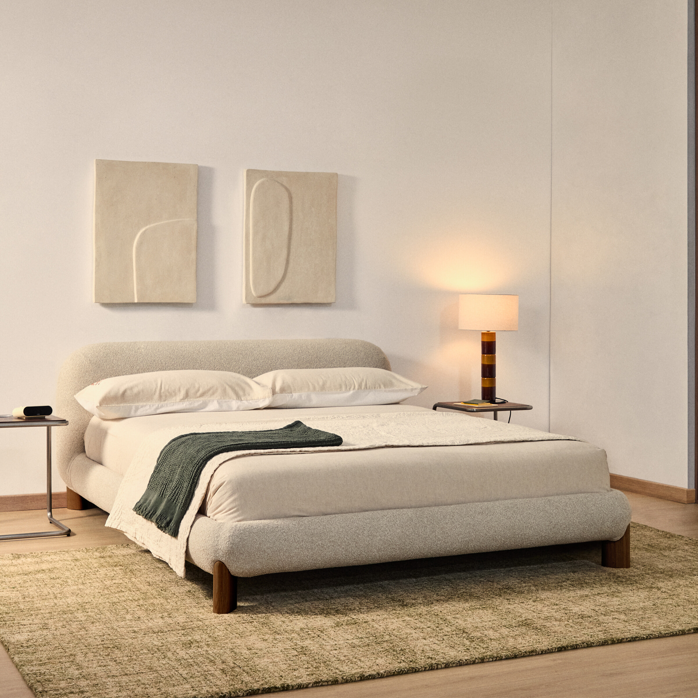 Kave Home Bed 'Odina' Bouclé, kleur Ecru/Walnoot