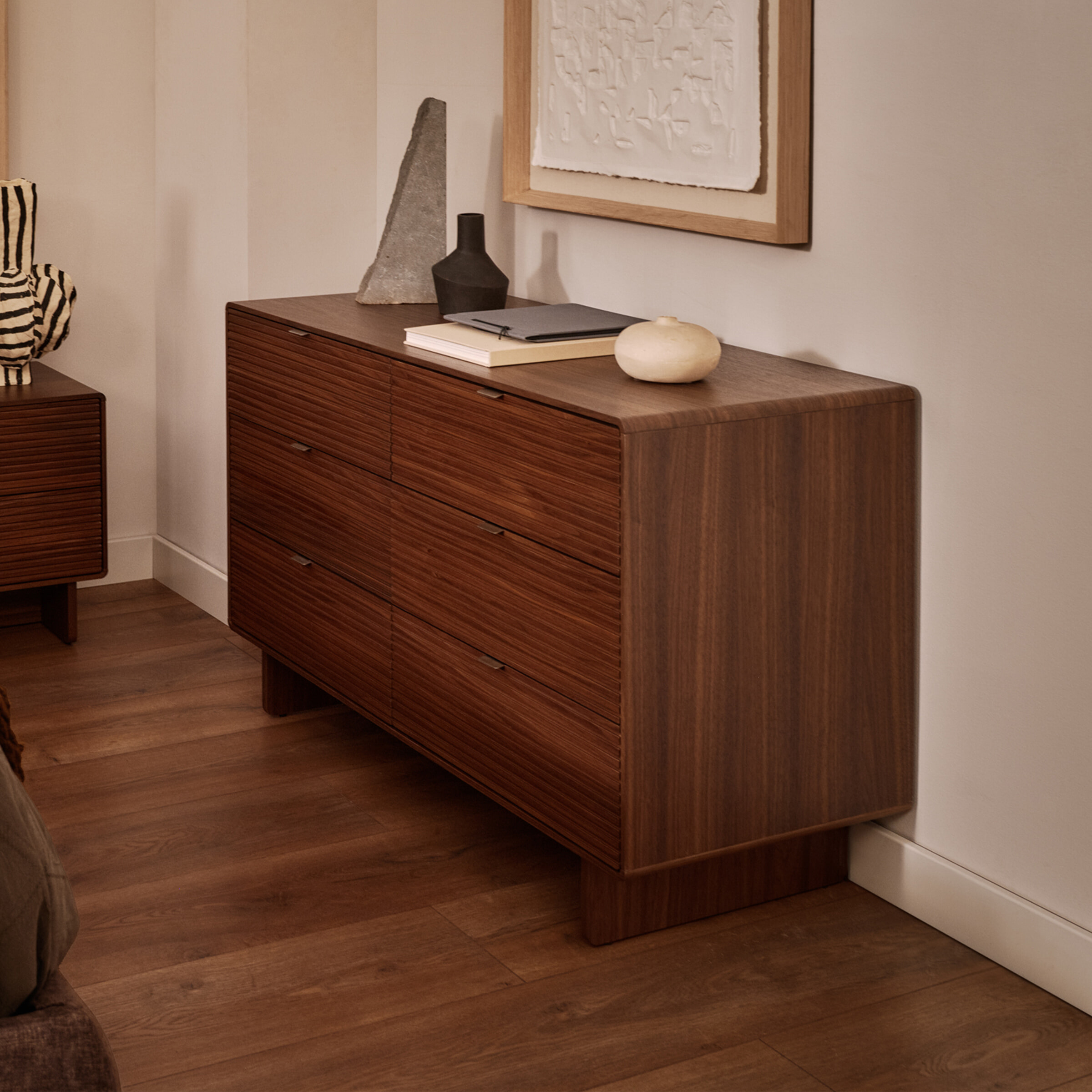 Kave Home Ladekast 'Norlen' Walnootfineer, Met 6 laden