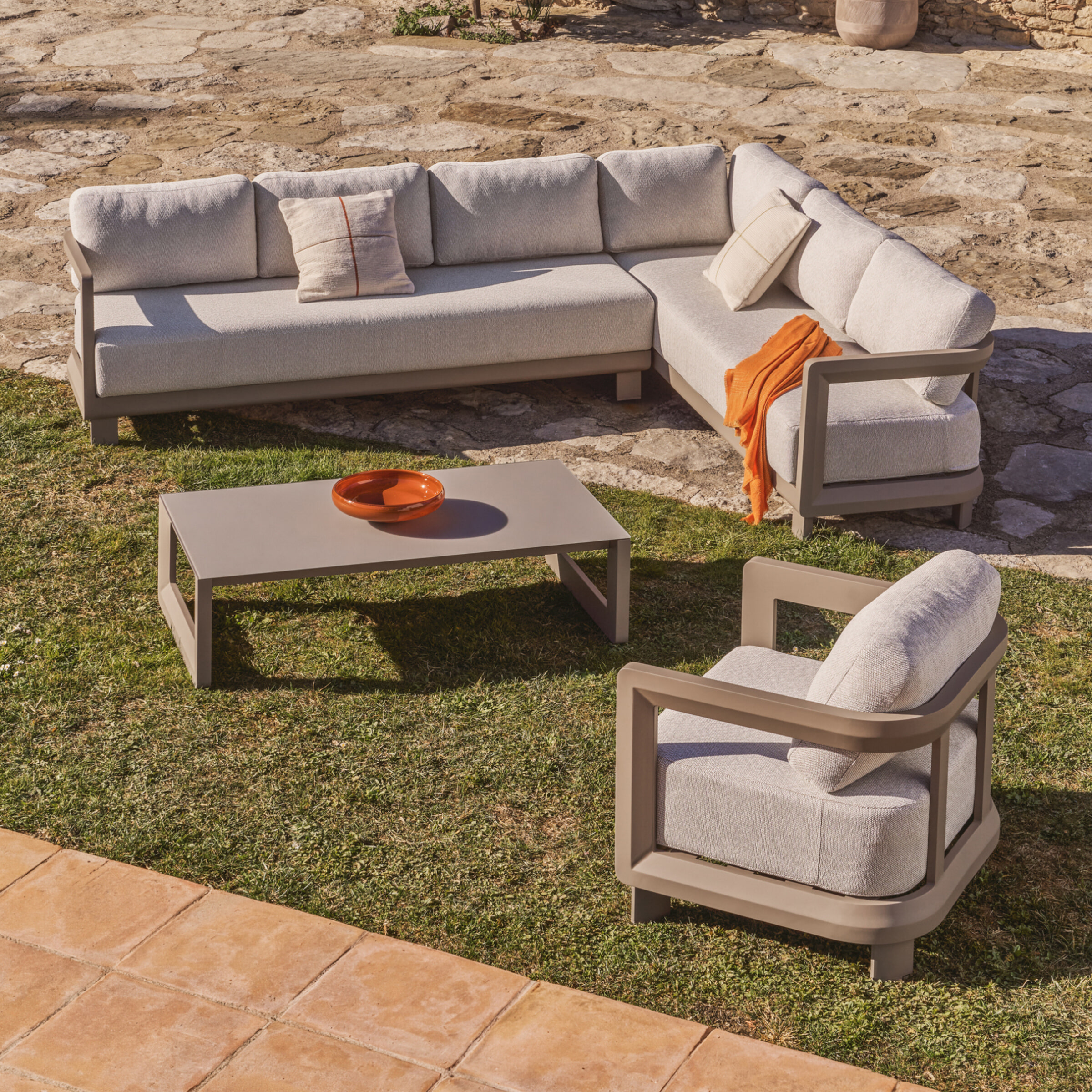 Kave Home Loungeset 'Nerano' Met 5-zits hoekbank, fauteuil en salontafel