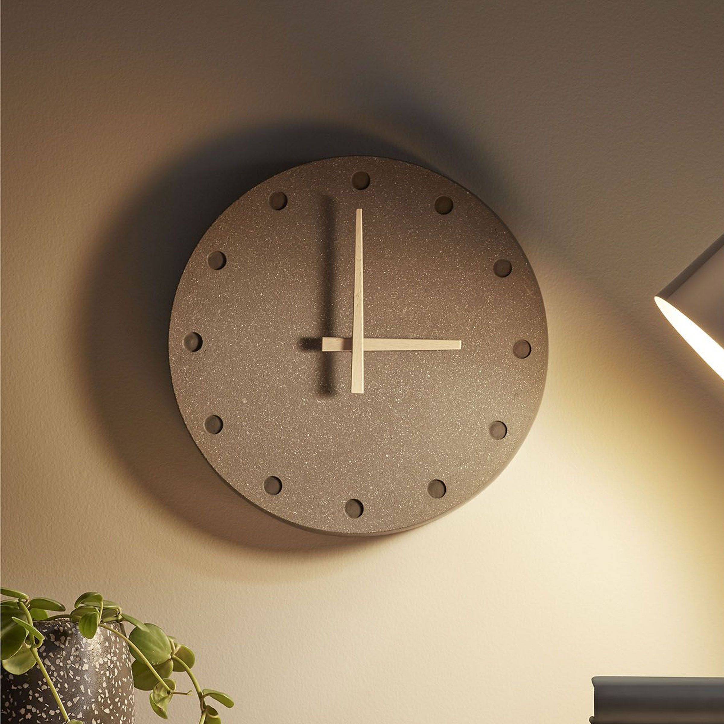 Kave Home Wandklok 'Bitia', kleur Donkergrijs Kave Home Wandklok 'Bitia', kleur Donkergrijs
