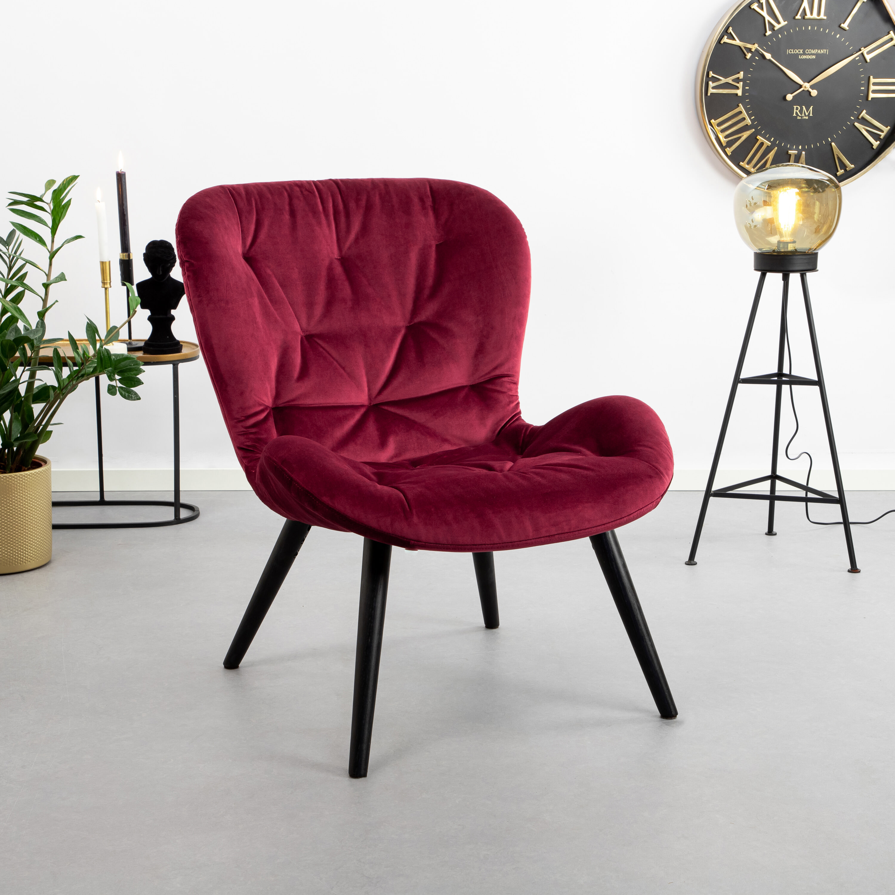 Bendt Fauteuil 'Susse' Velvet, kleur Rood Bendt Fauteuil 'Susse' Velvet, kleur Rood