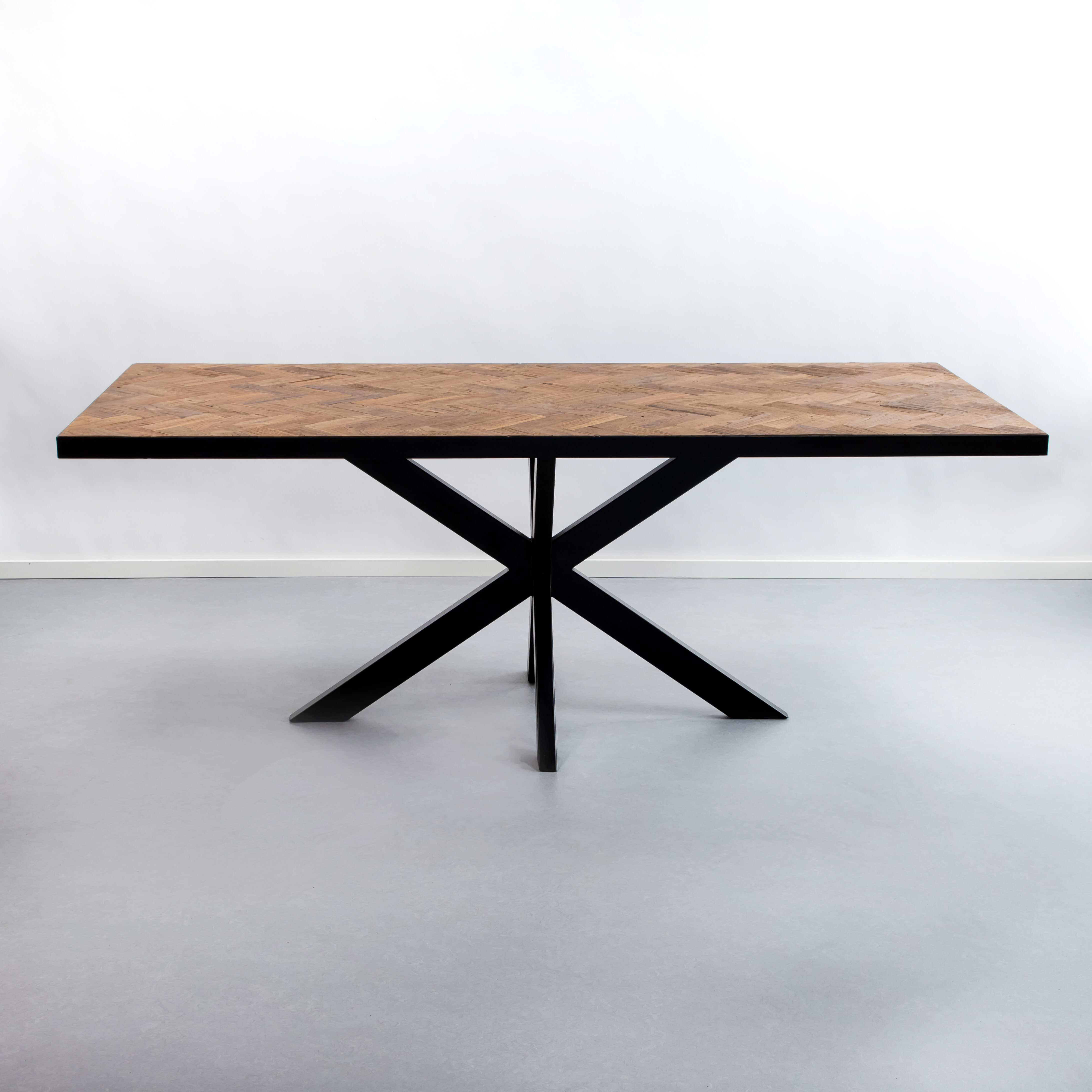Sohome Eettafel Hawaii Visgraat Teak en staal, 200 x 90cm SoHome Eettafel Hawaii Visgraat Teak en staal, 200 x 90cm