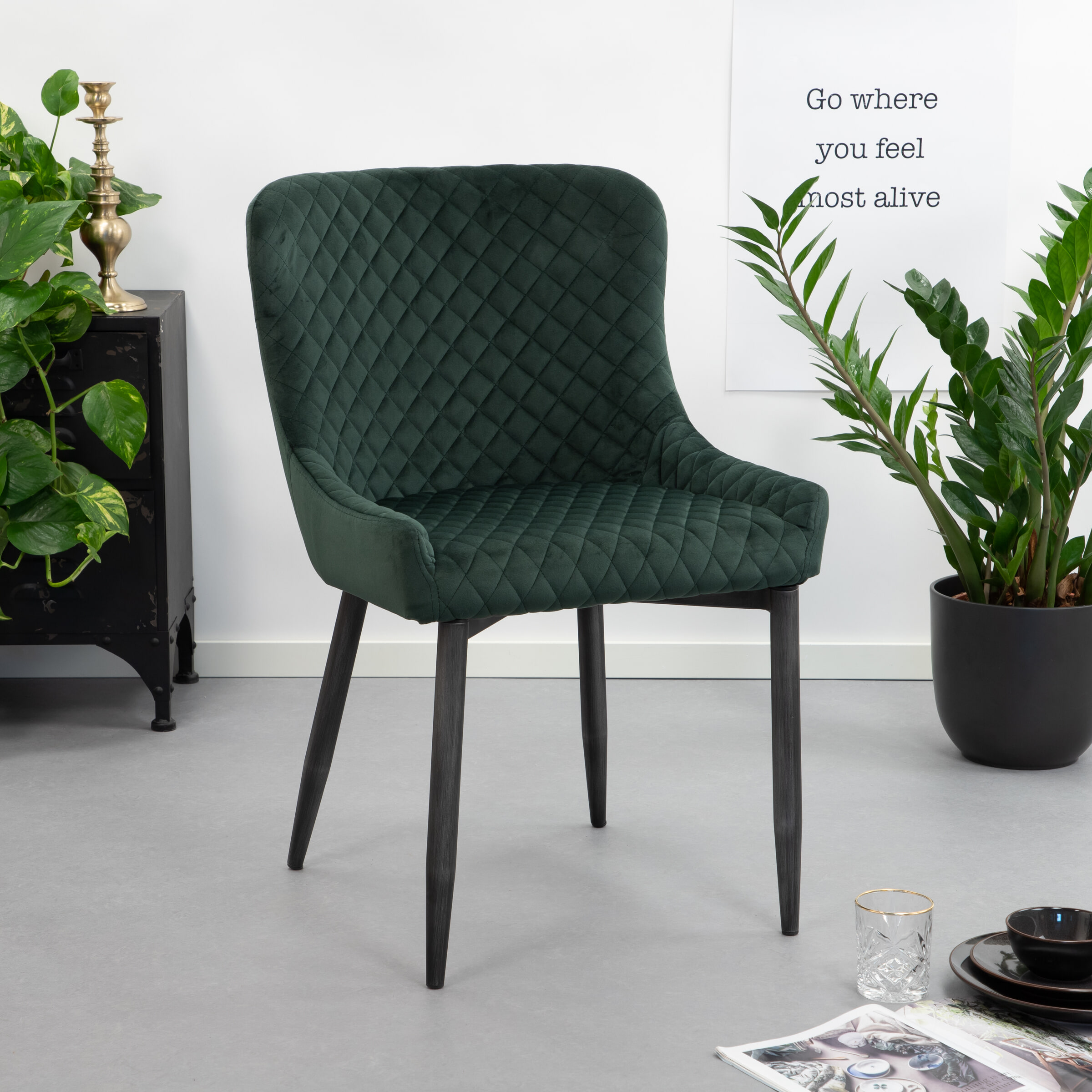 Sohome Eetkamerstoel 'Deborah' Velvet, kleur groen Sohome Eetkamerstoel 'Deborah' Velvet, kleur groen