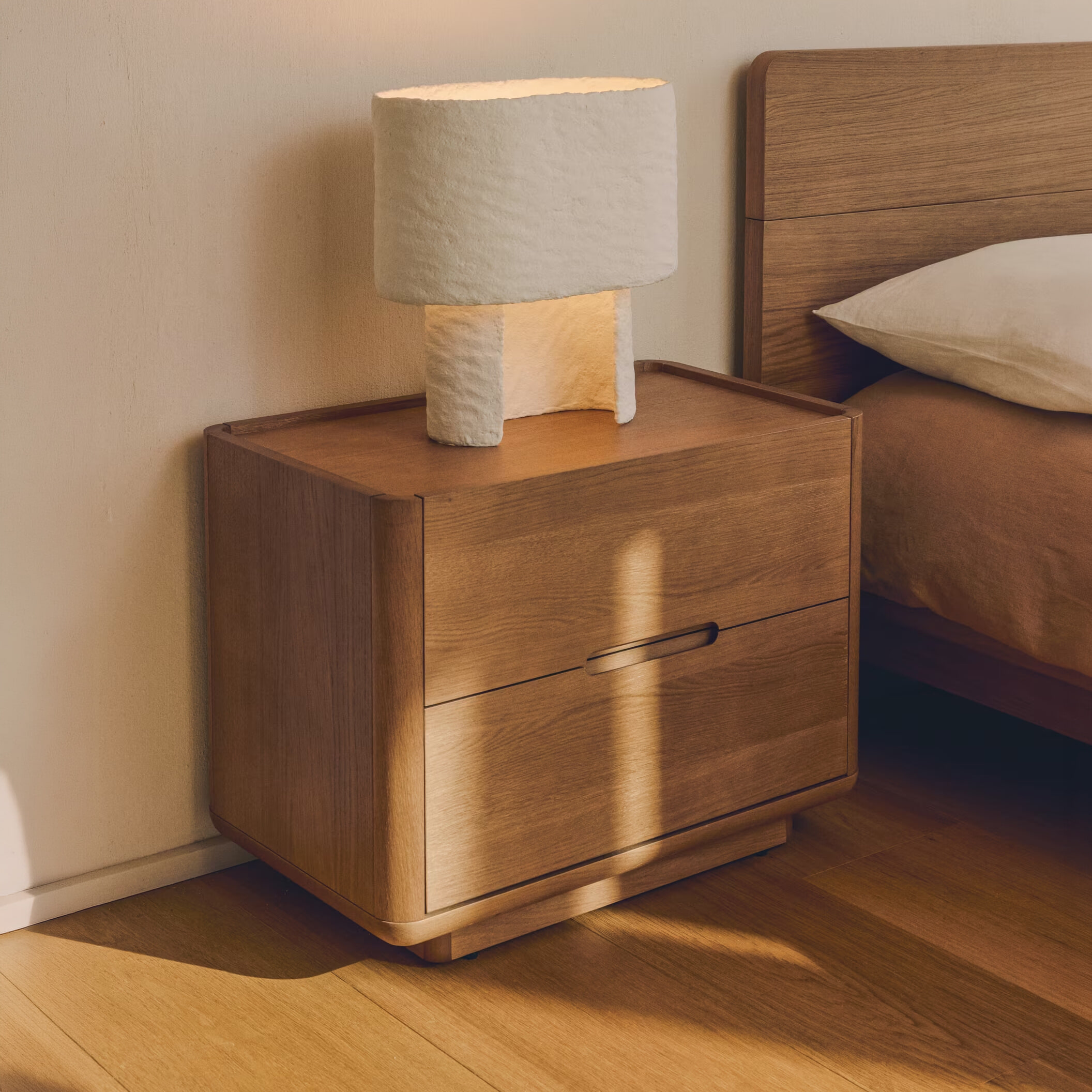 Kave Home Nachtkastje 'Arelida' Eiken, Met 2 lades