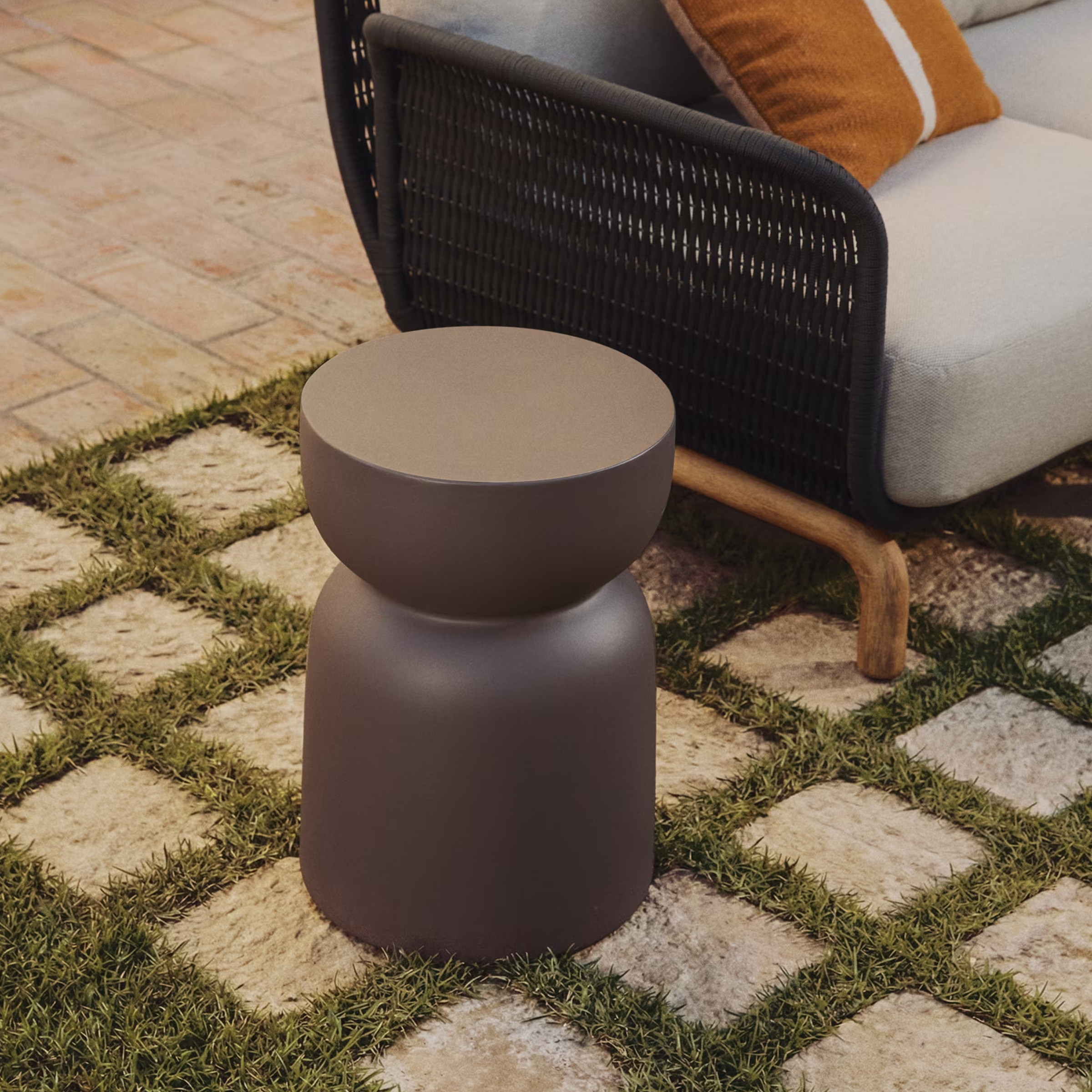 Kave Home Ronde Bijzettafel Garbet Cement, 32cm - Bruin