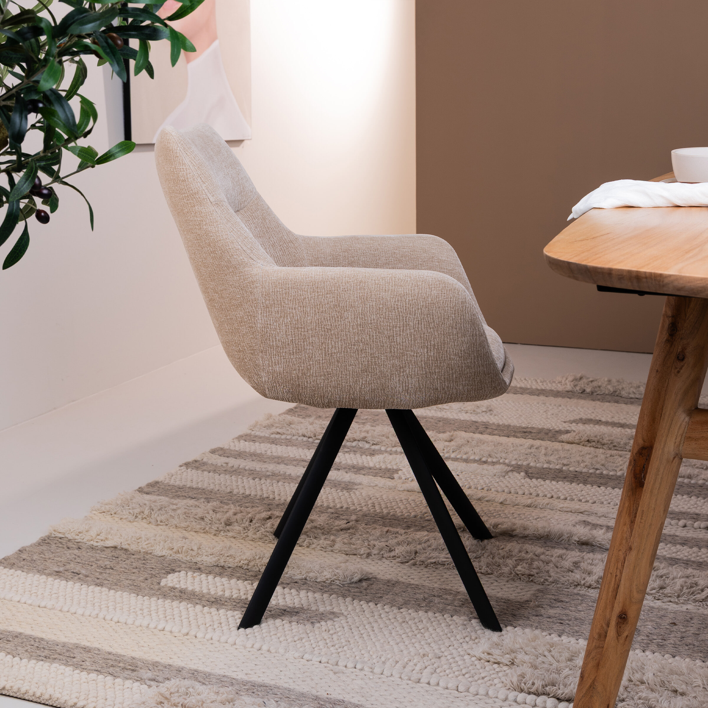 By-Boo Draaibare Eetkamerstoel 'Bliss' Met armleuning, kleur Taupe
