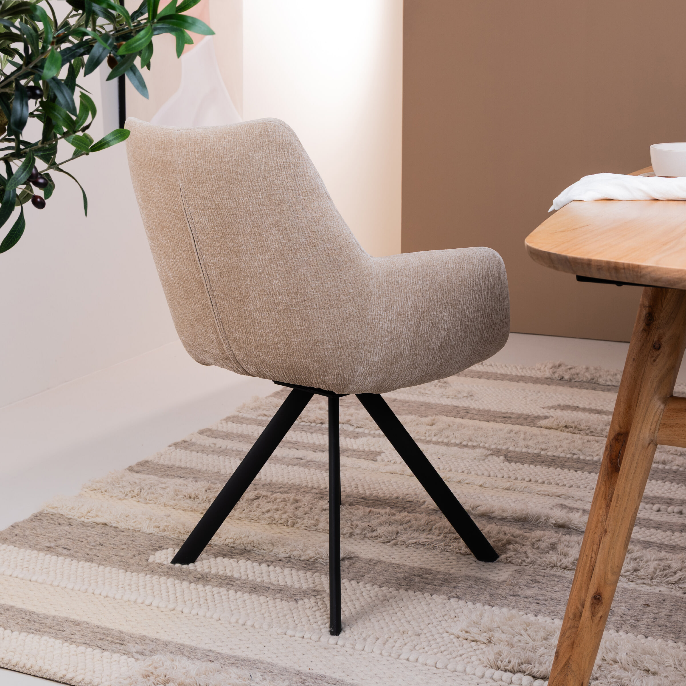 By-Boo Draaibare Eetkamerstoel 'Bliss' Met armleuning, kleur Taupe