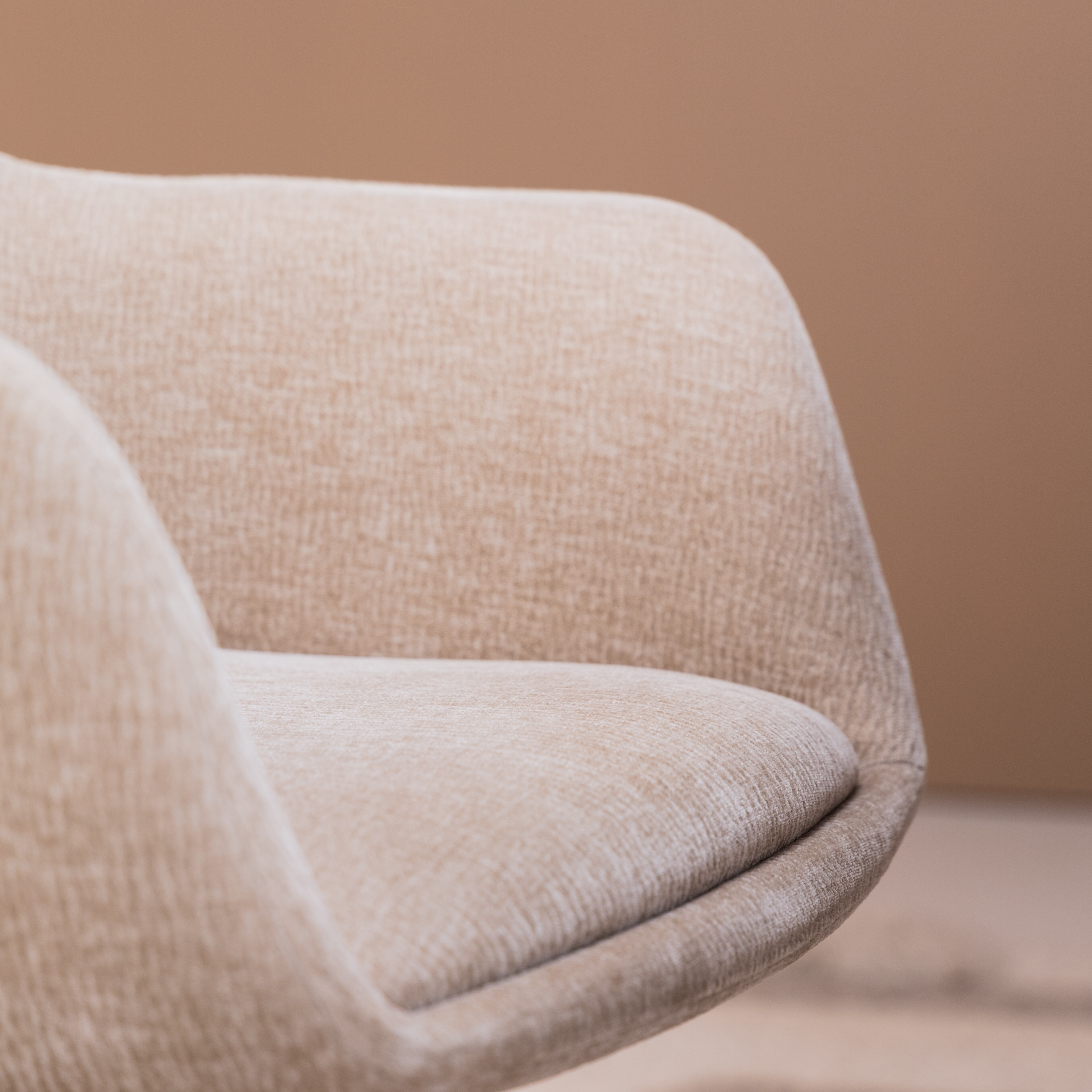 By-Boo Draaibare Eetkamerstoel 'Bliss' Met armleuning, kleur Taupe