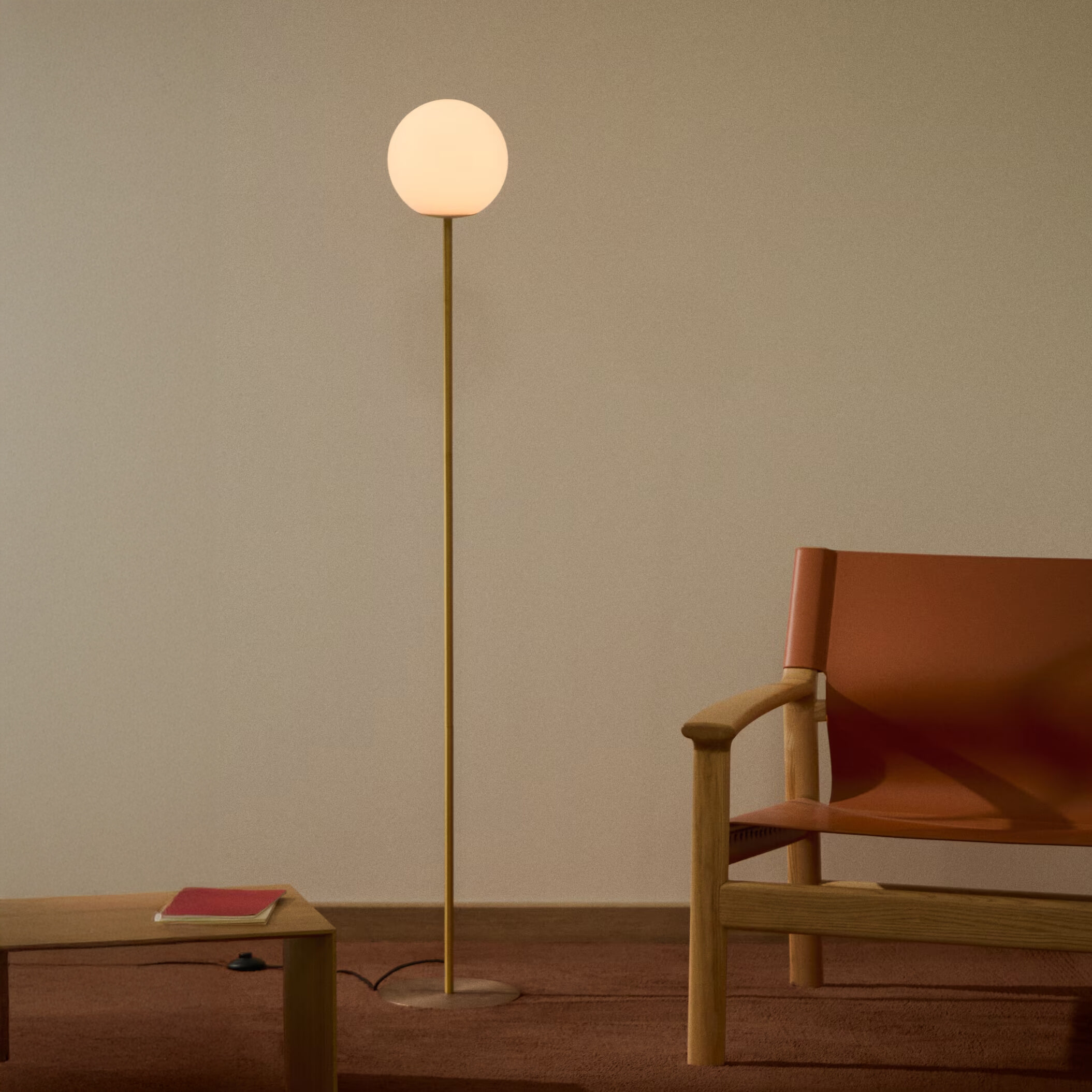 Kave Home Vloerlamp 'Brisia' Glas en messing, 155cm