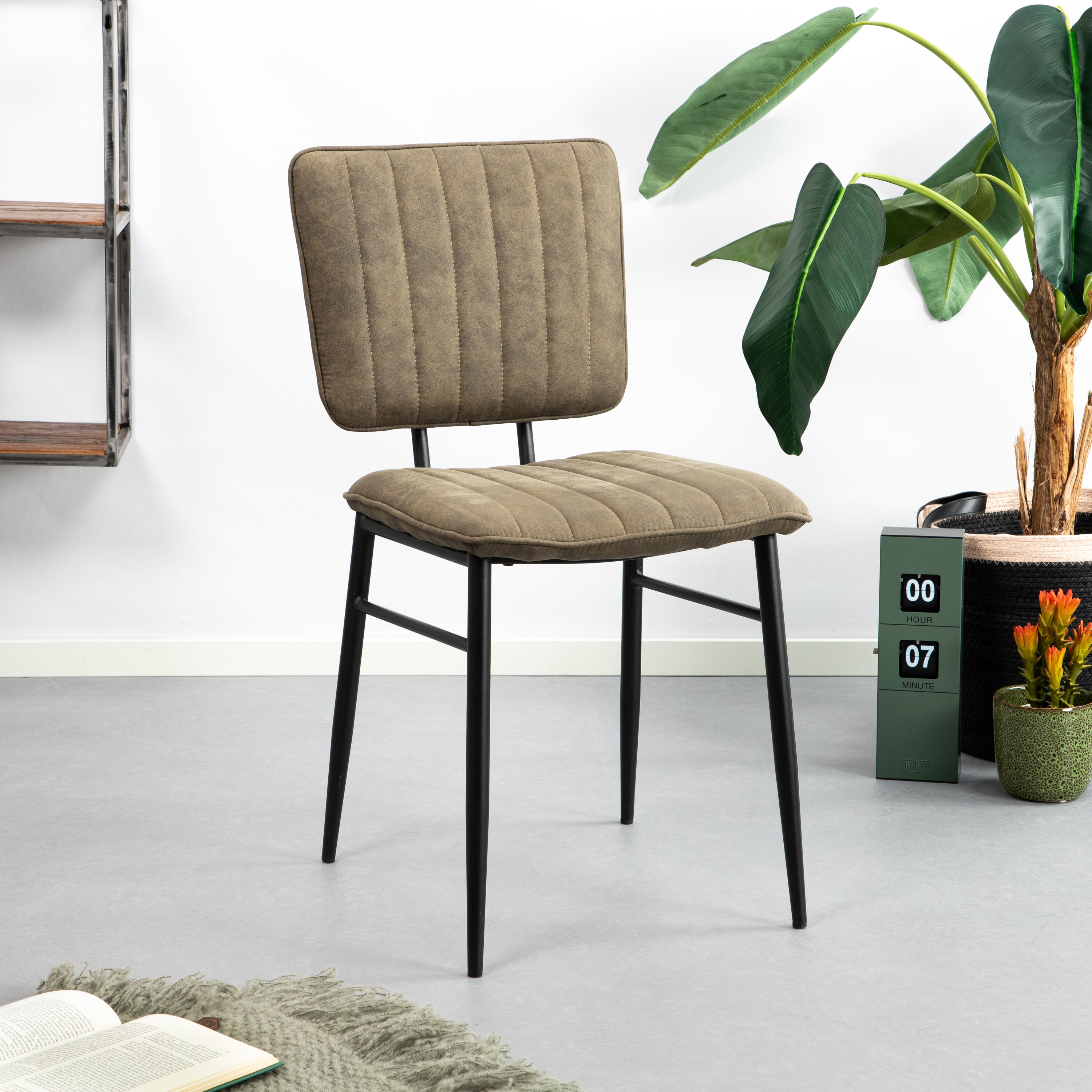 Brix Eetkamerstoel 'Harvey' PU, kleur Olijfgroen Brix Eetkamerstoel 'Harvey' PU, kleur Olijfgroen