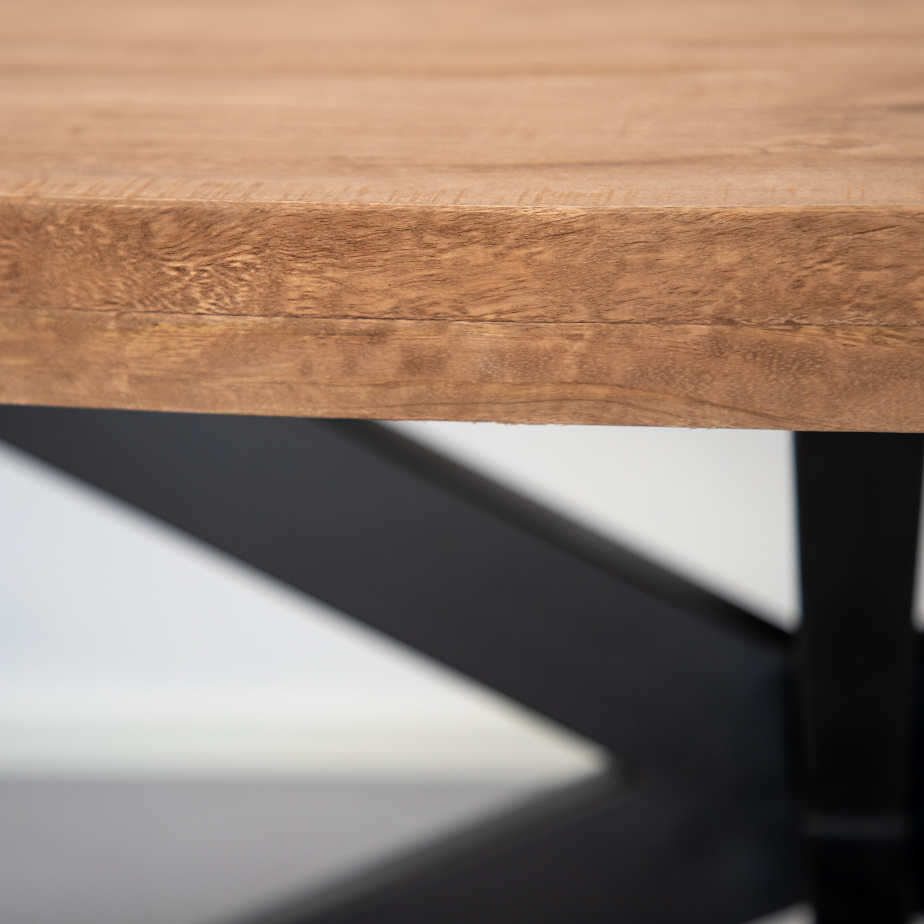 Sohome Ovale Eettafel 'Yannick' Mango met staal, 180 x 90cm