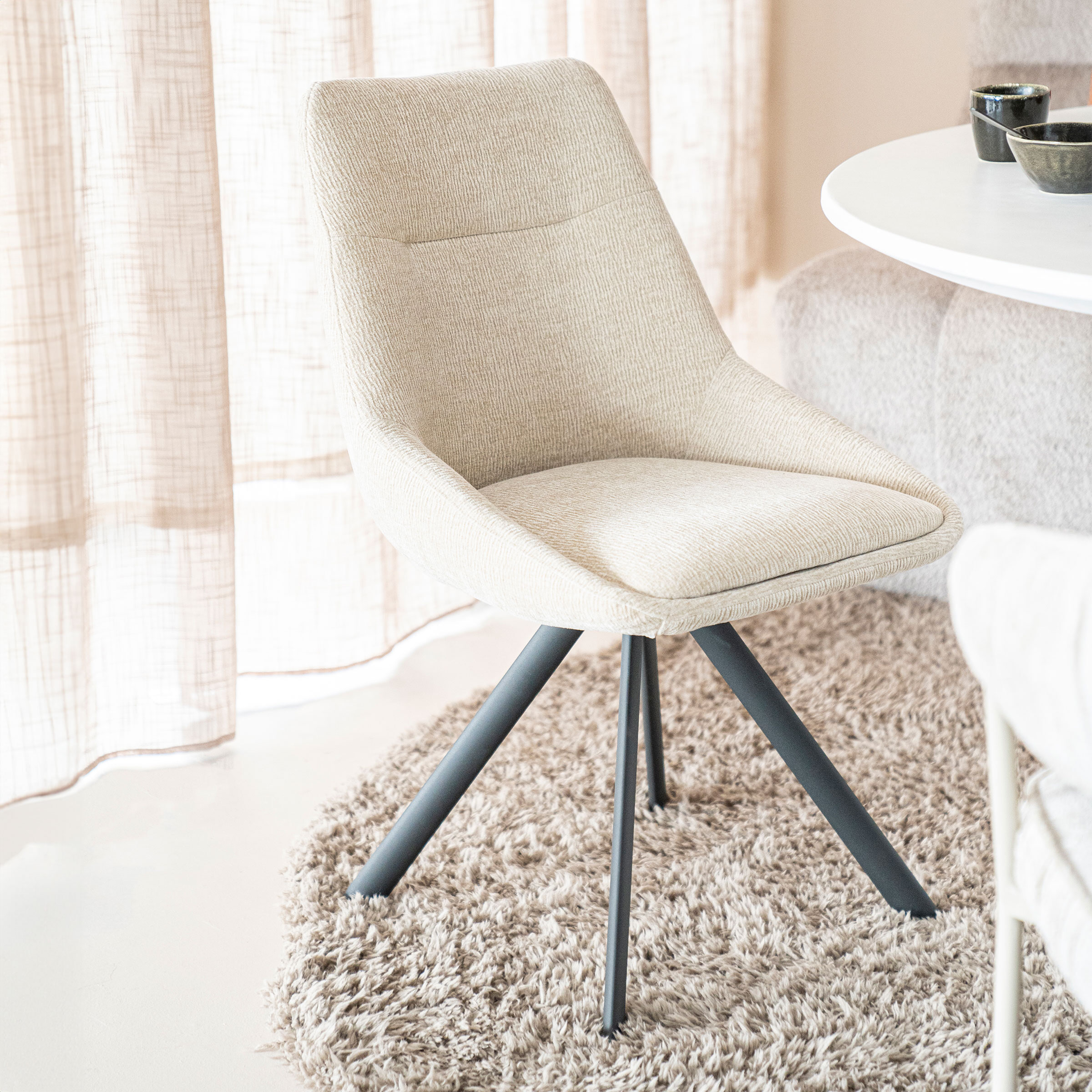 Eetkamerstoel Dordona draaibaar velvet beige € 179,95 ⋆ Pronto Wonen ⋆ Löwik Meubelen