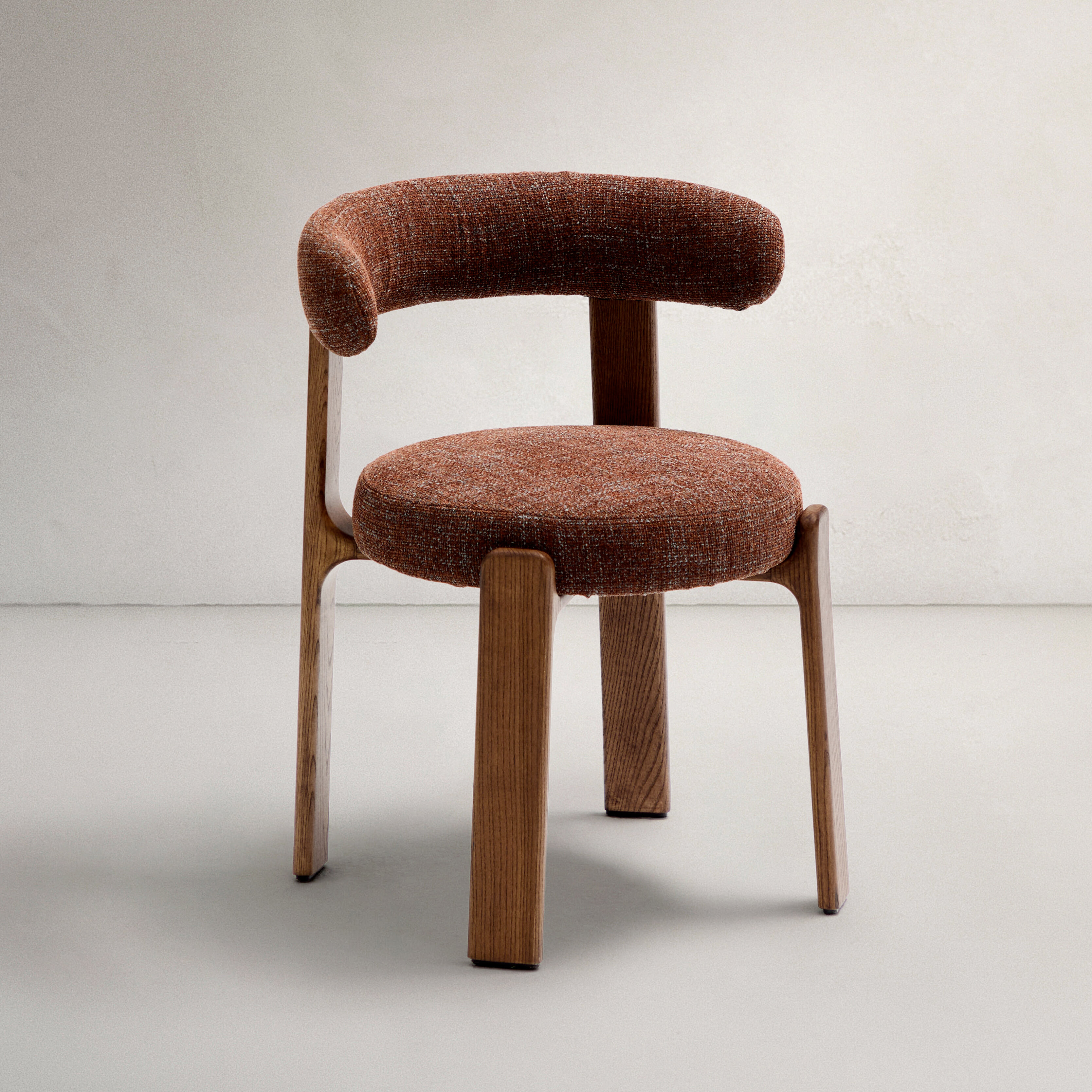 Kave Home Eetkamerstoel 'Granite' Chenille en essenhout, kleur Bruin