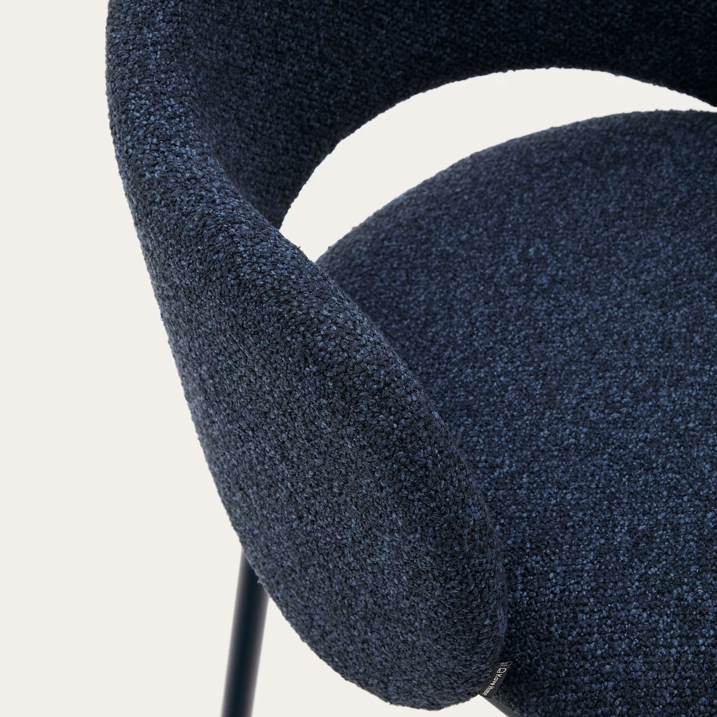 Kave Home Barkruk 'Maina' Chenille, kleur Donkerblauw (zithoogte 65cm)