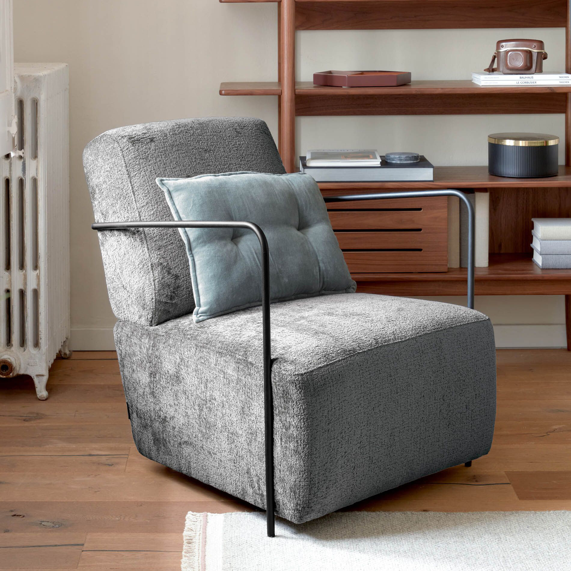 Kave Home - Gamer fauteuil in grijze chenille en metaal met zwarte afwerking