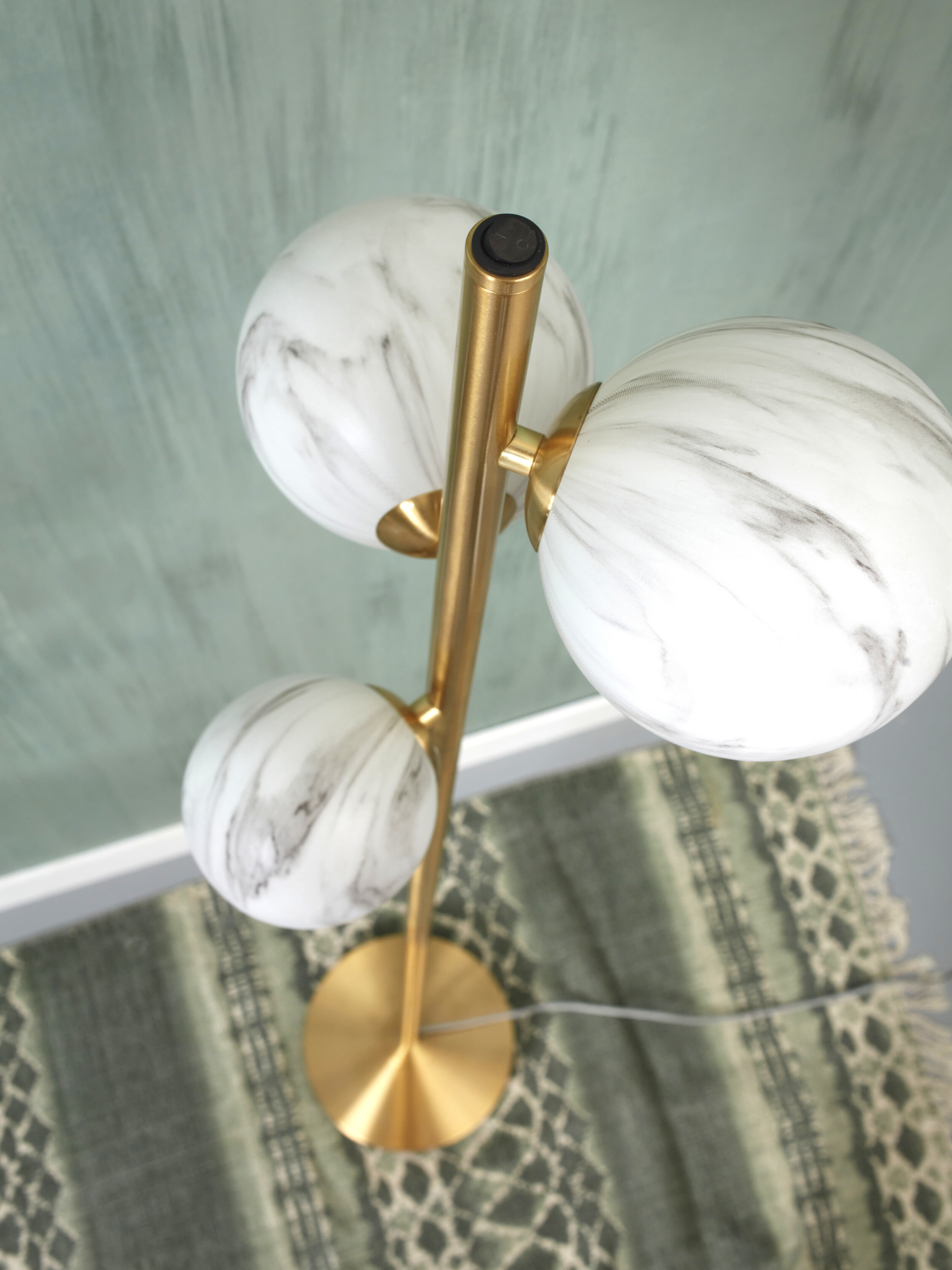its about RoMi Voerlamp 'Carrara' Marmerprint, 3-lamps, kleur Goud