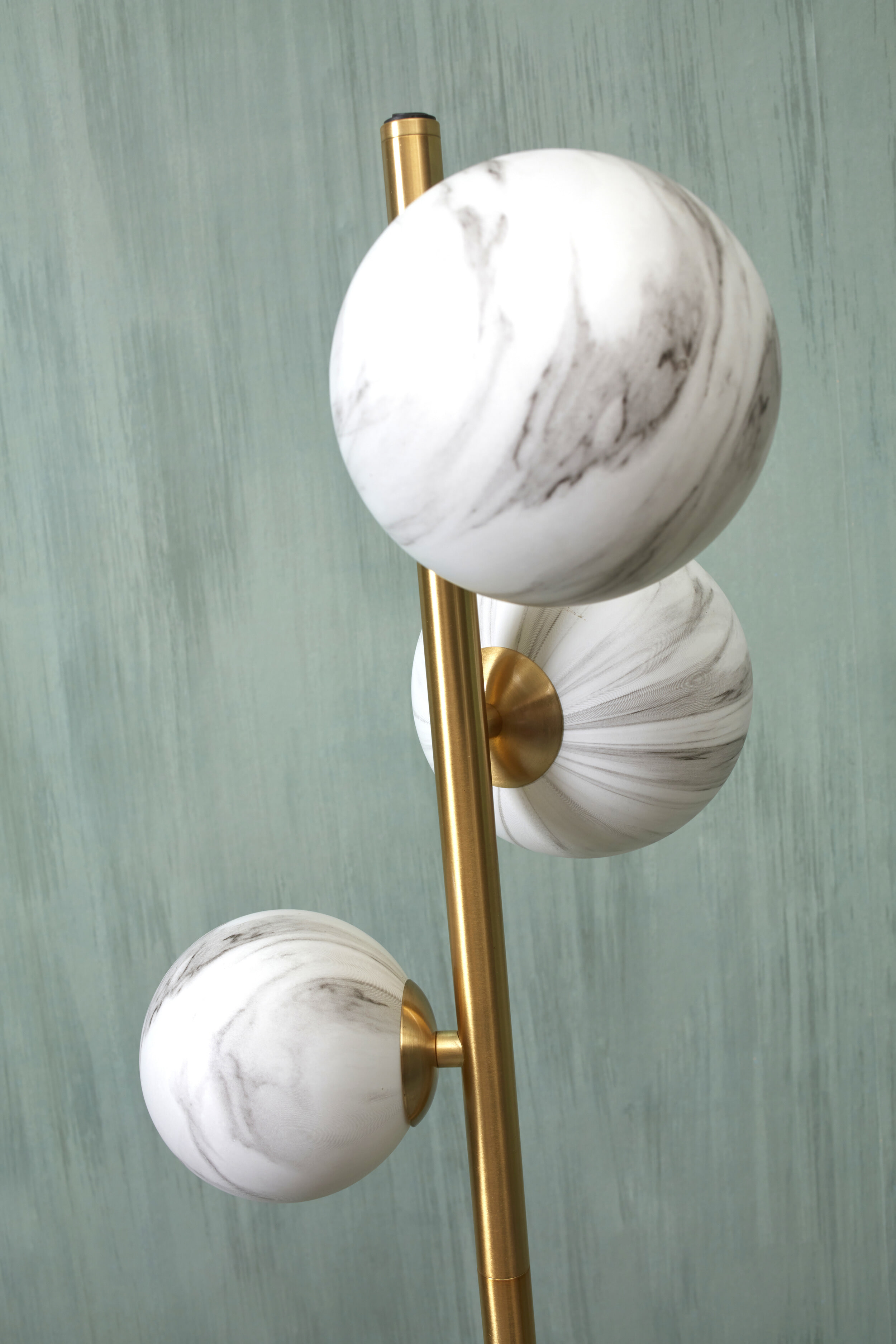 its about RoMi Voerlamp 'Carrara' Marmerprint, 3-lamps, kleur Goud