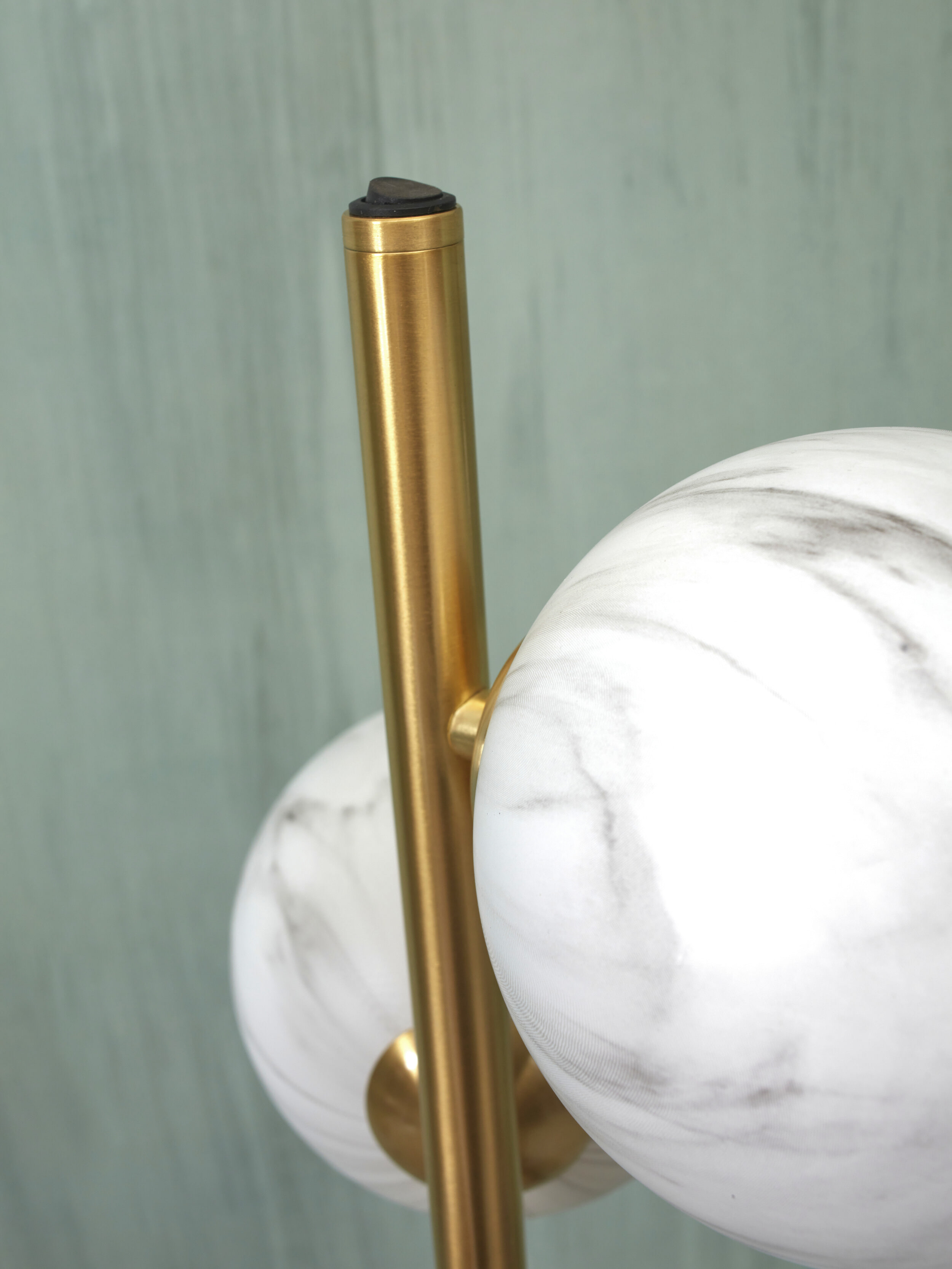 its about RoMi Voerlamp 'Carrara' Marmerprint, 3-lamps, kleur Goud
