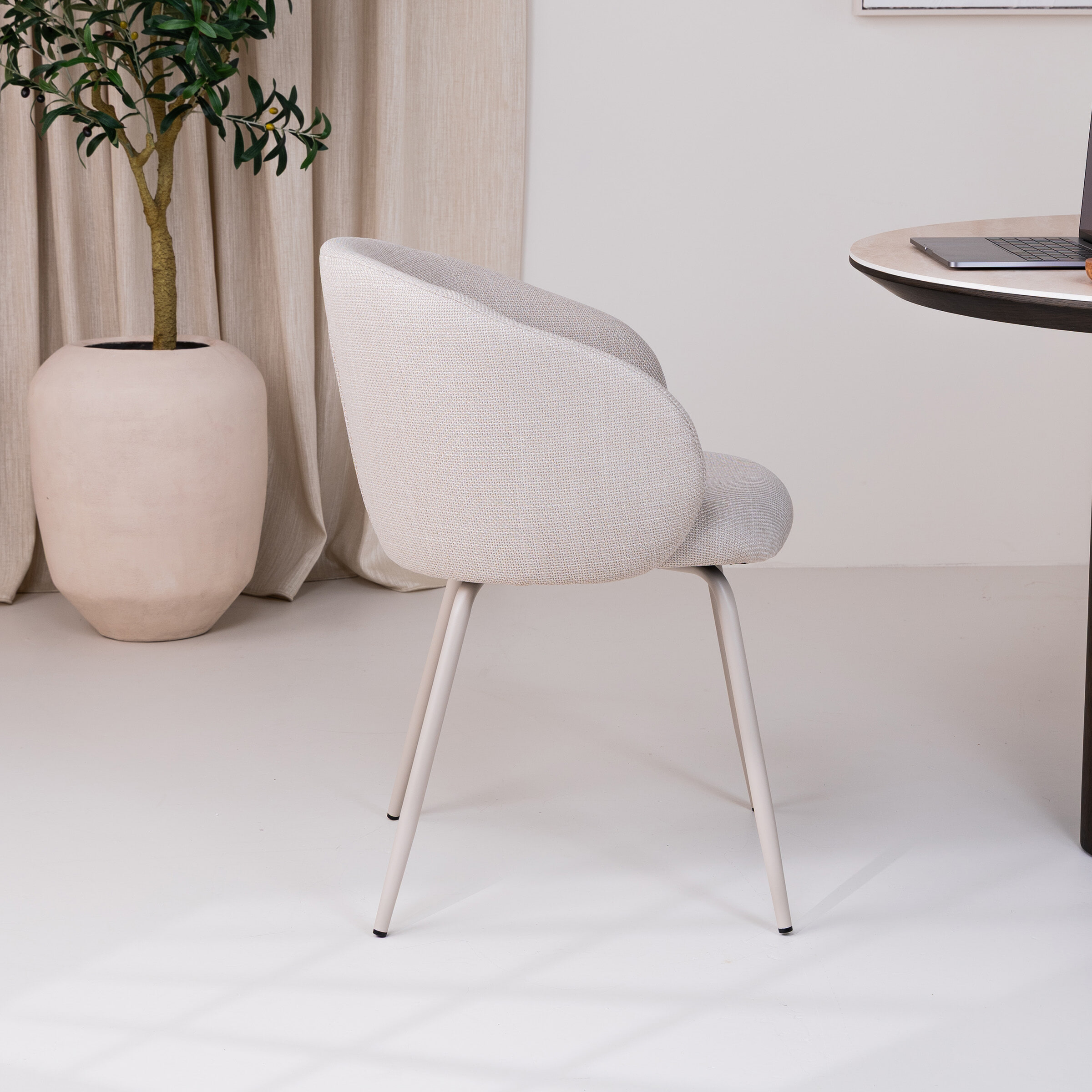 Bendt Eetkamerstoel 'Cristi' Stof, kleur Beige