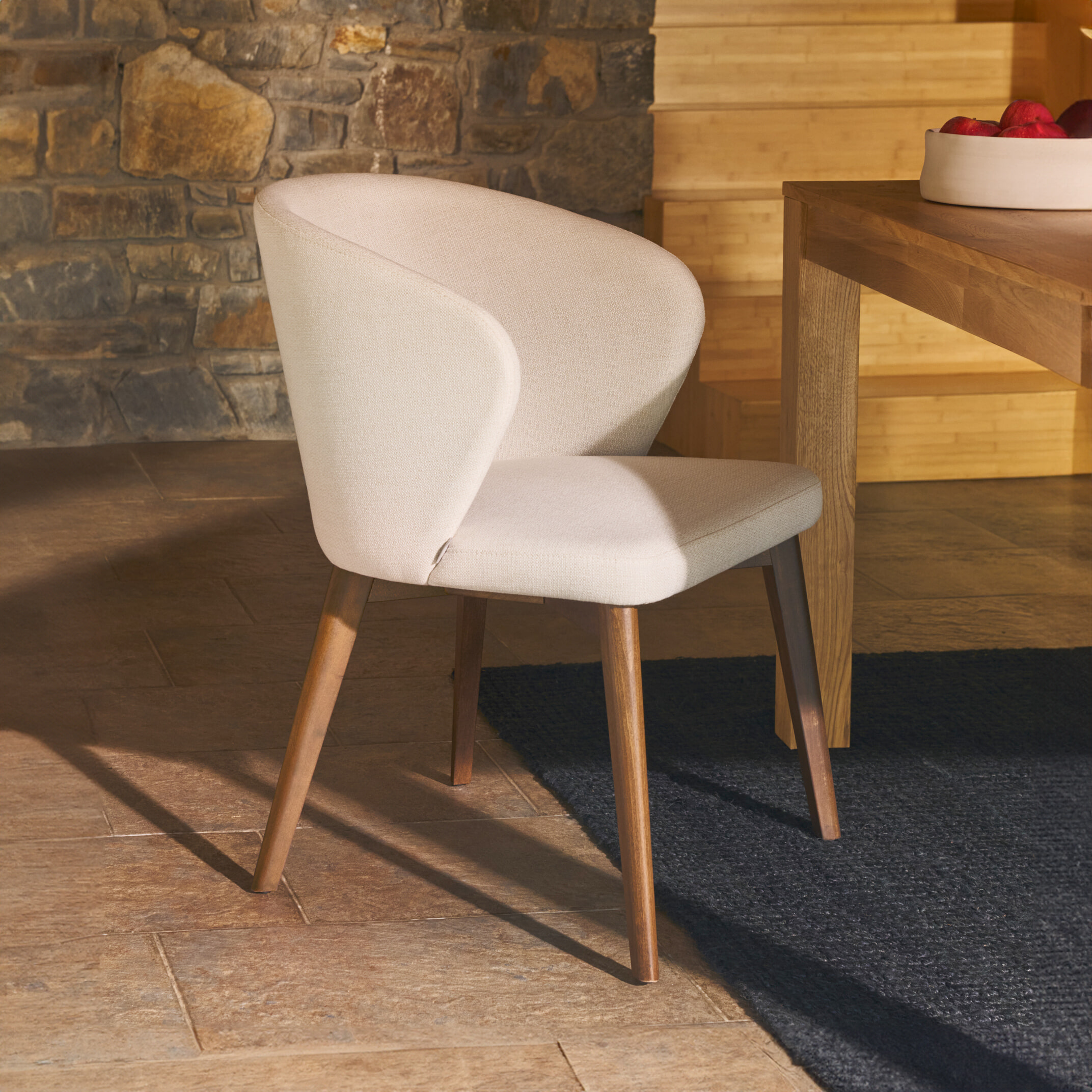 Kave Home Eetkamerstoel Darice Walnoot onderstel - Beige