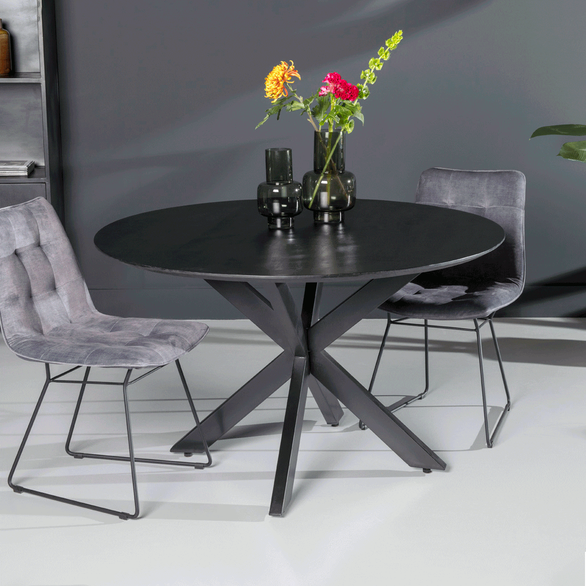 Ronde Eettafel 'Oslo' Black, Acaciahout en staal, 120cm Ronde Eettafel 'Oslo' Black, Acaciahout en staal, 120cm