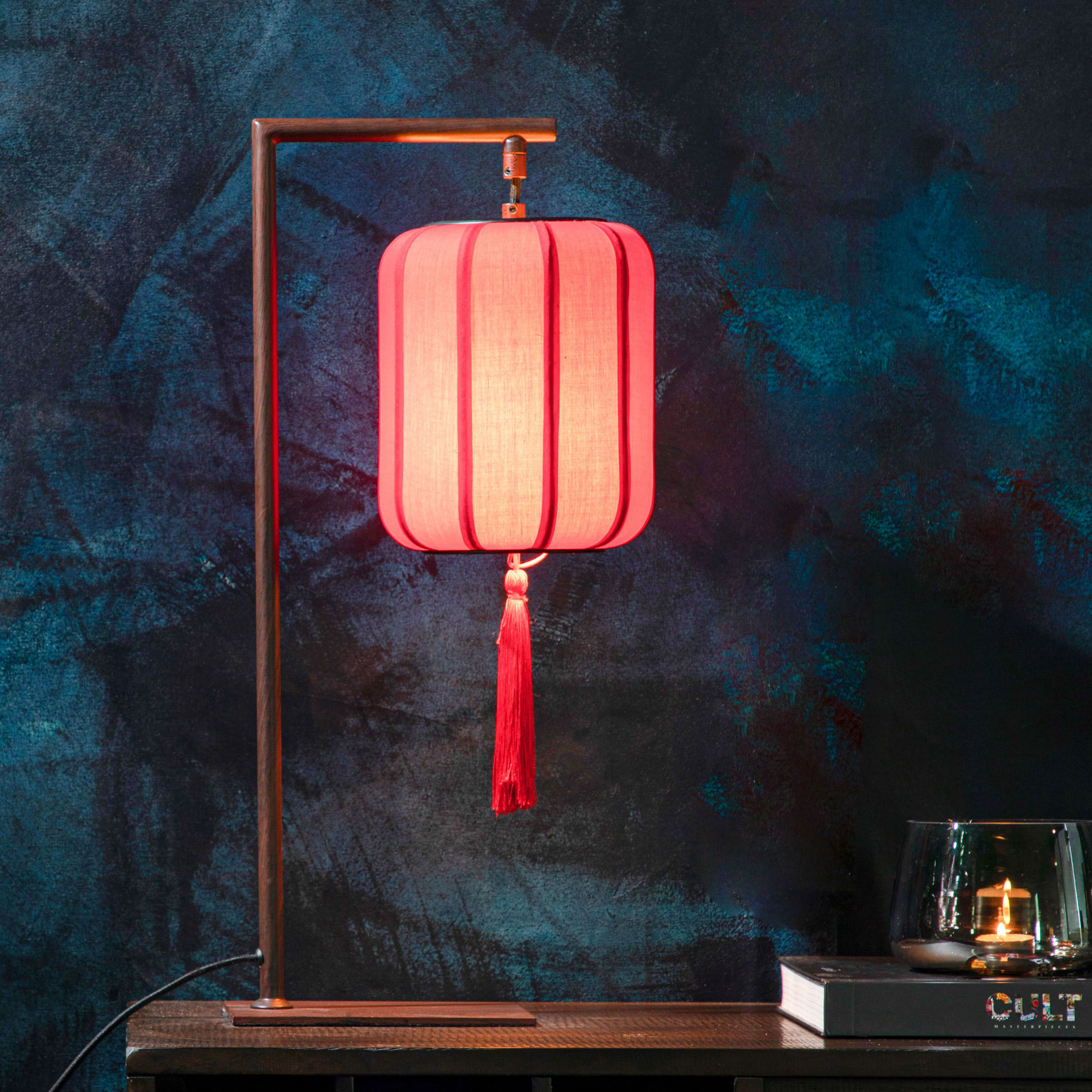 Dutchbone Tafellamp 'Suoni' 60cm, kleur Rood Dutchbone Tafellamp 'Suoni' 60cm, kleur Rood