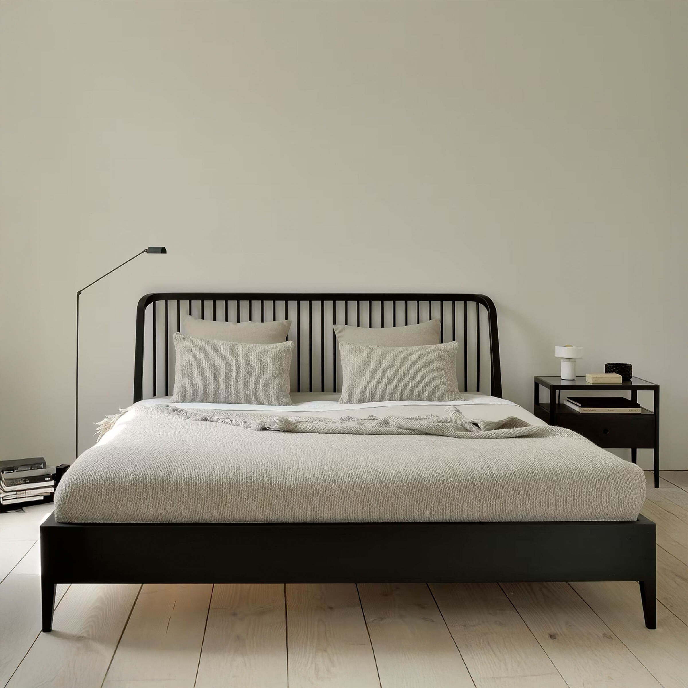 Ethnicraft Bed 'Spindle' Gevernist Eikenhout, kleur Zwart