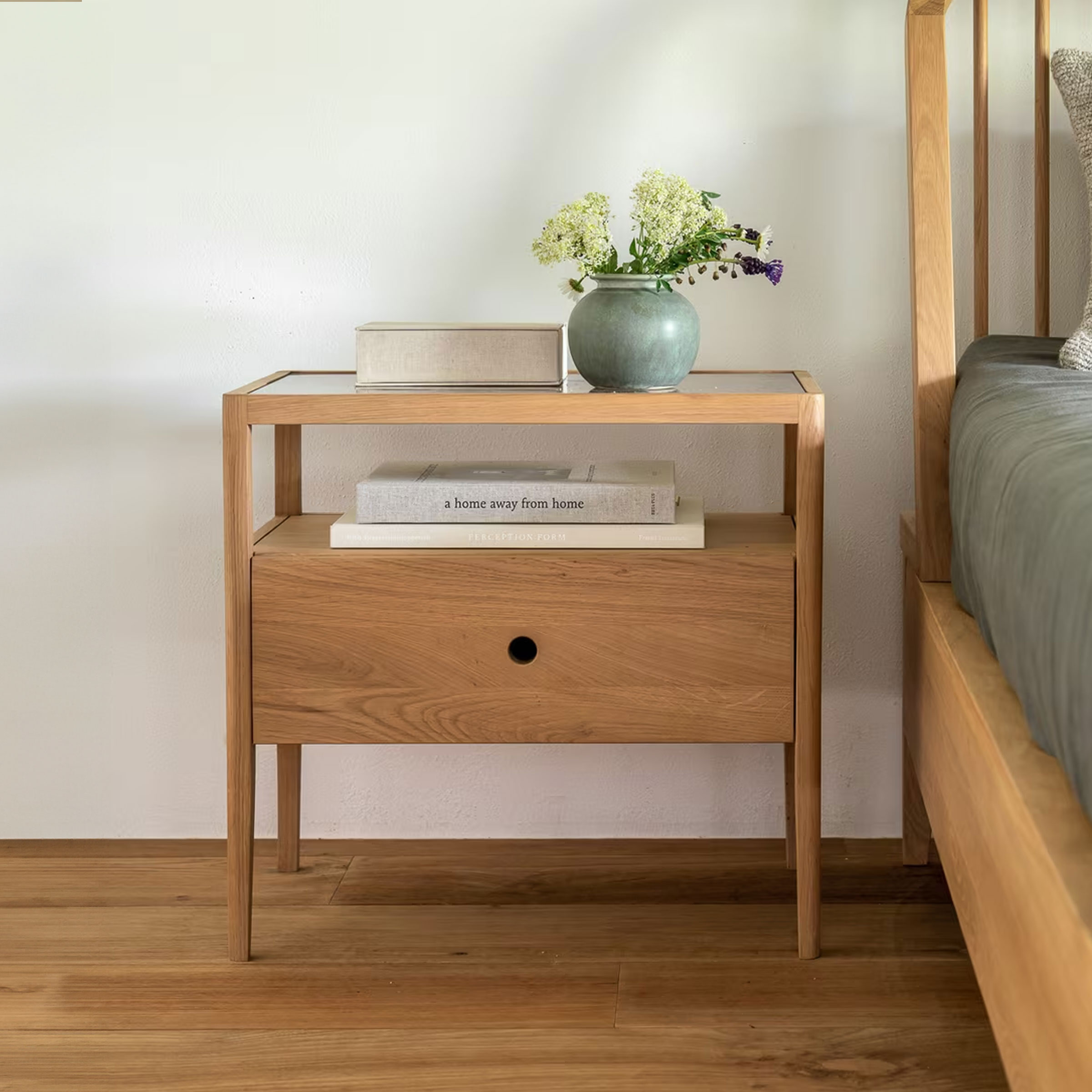 Ethnicraft Nachtkastje 'Spindle' Hout en glas, Met 1 lade