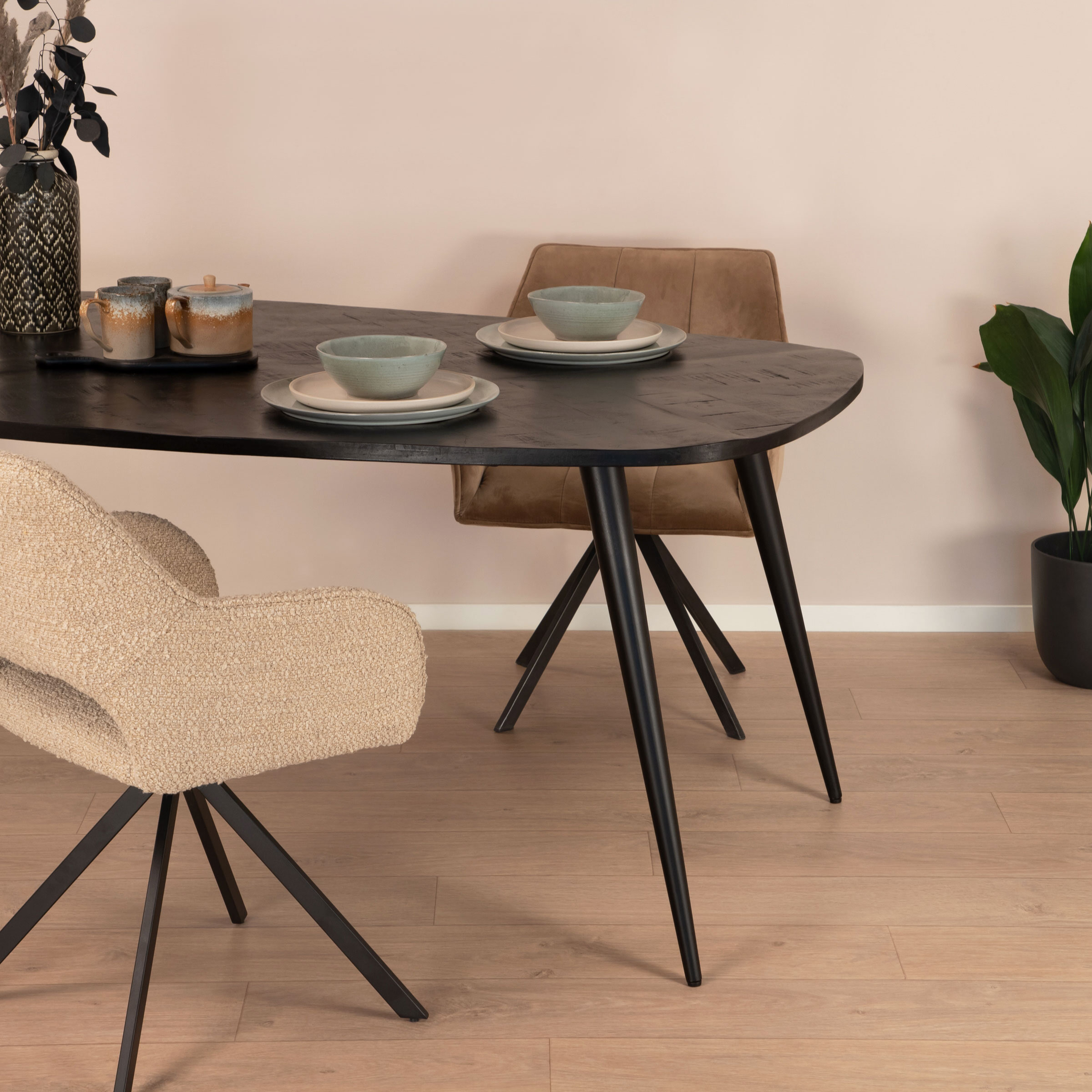 Sohome Eettafel Naomi Deens ovaal, Mangohout, 200 x 110cm - Zwart