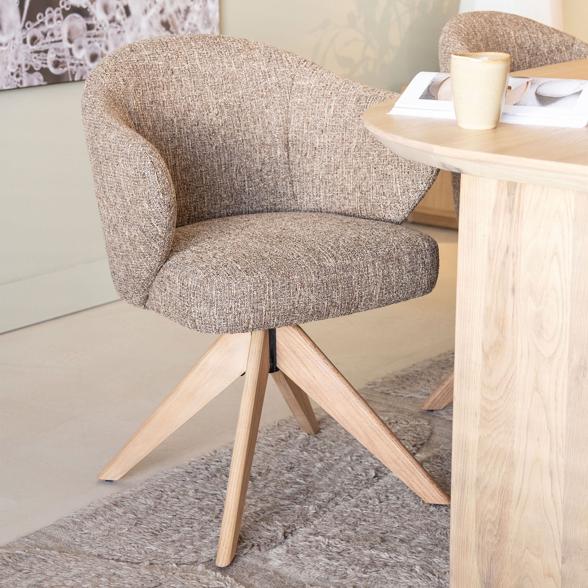 Eleonora Draaibare Eetkamerstoel 'Connor' Eiken onderstel