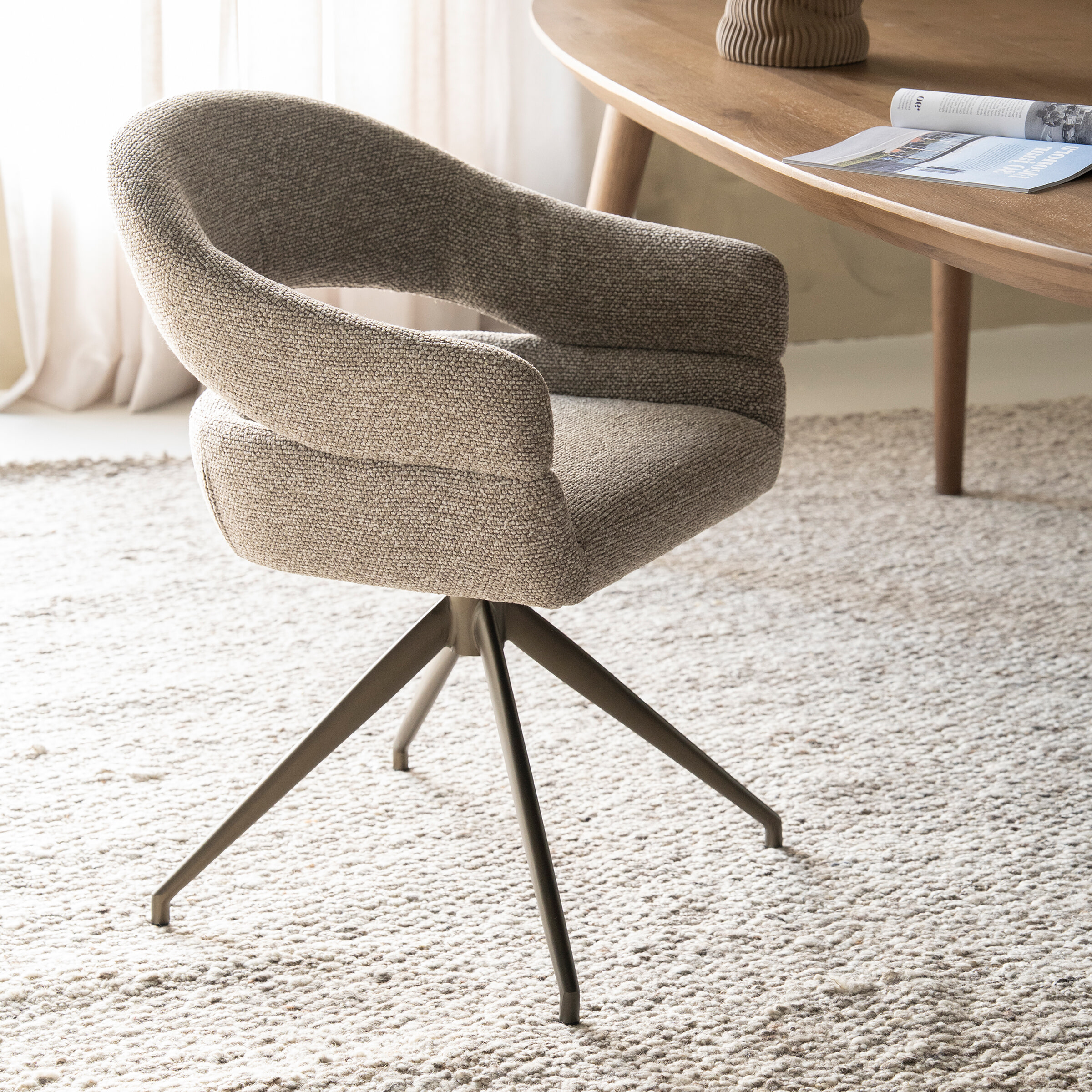 Eleonora Draaibare Eetkamerstoel 'Hailey' Bouclé