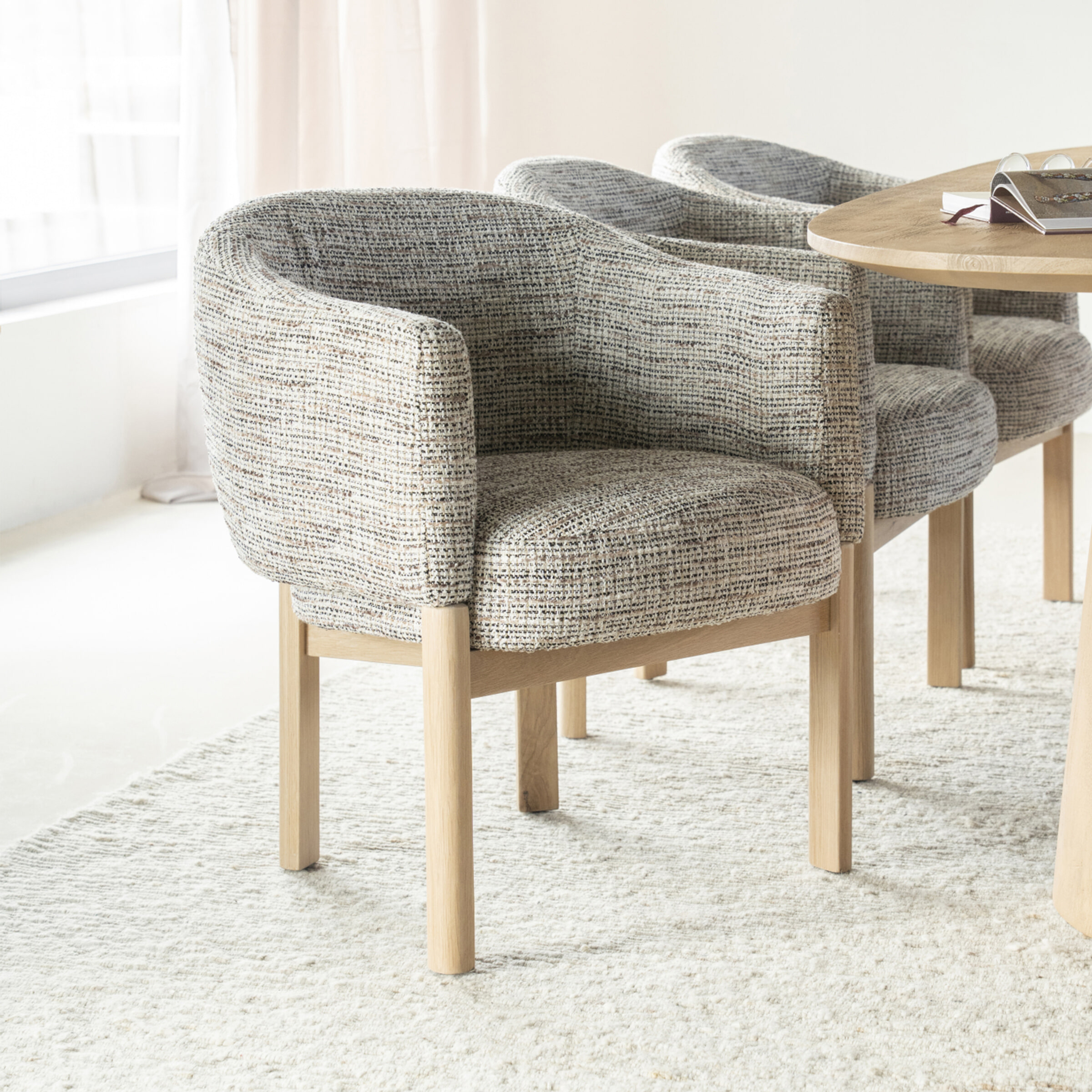 Eleonora Eetkamerstoel 'Micha' Geweven stof en eikenhout