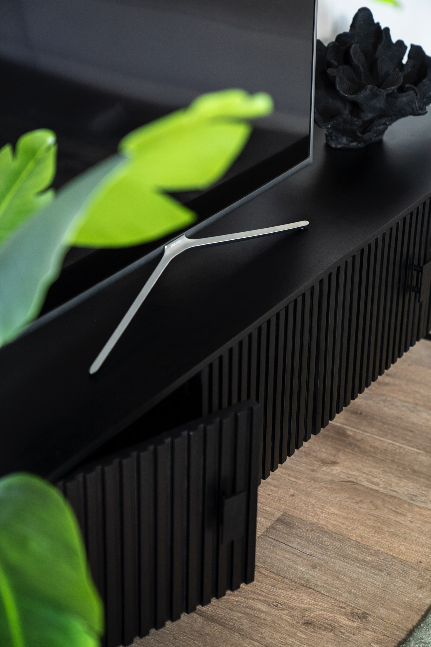 Eleonora TV-meubel 'Remi' Mangohout en metaal, kleur Zwart, 170cm